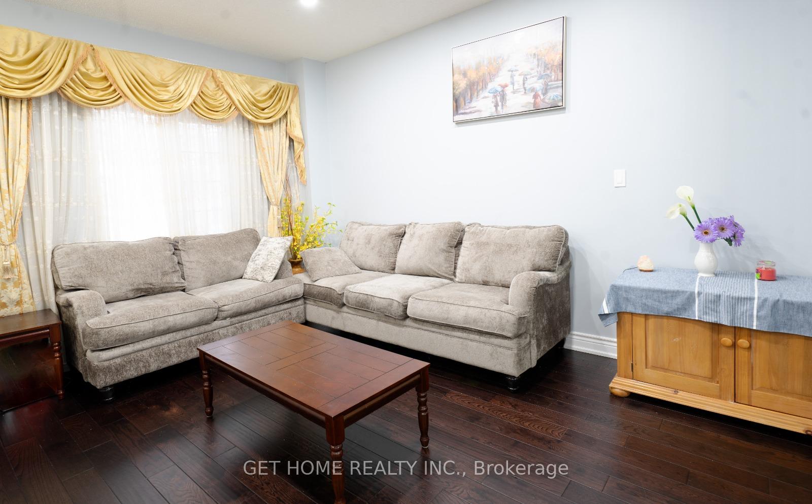 Photo 2 of 5 Down Crescent, Ajax, Northwest Ajax — HOMEH