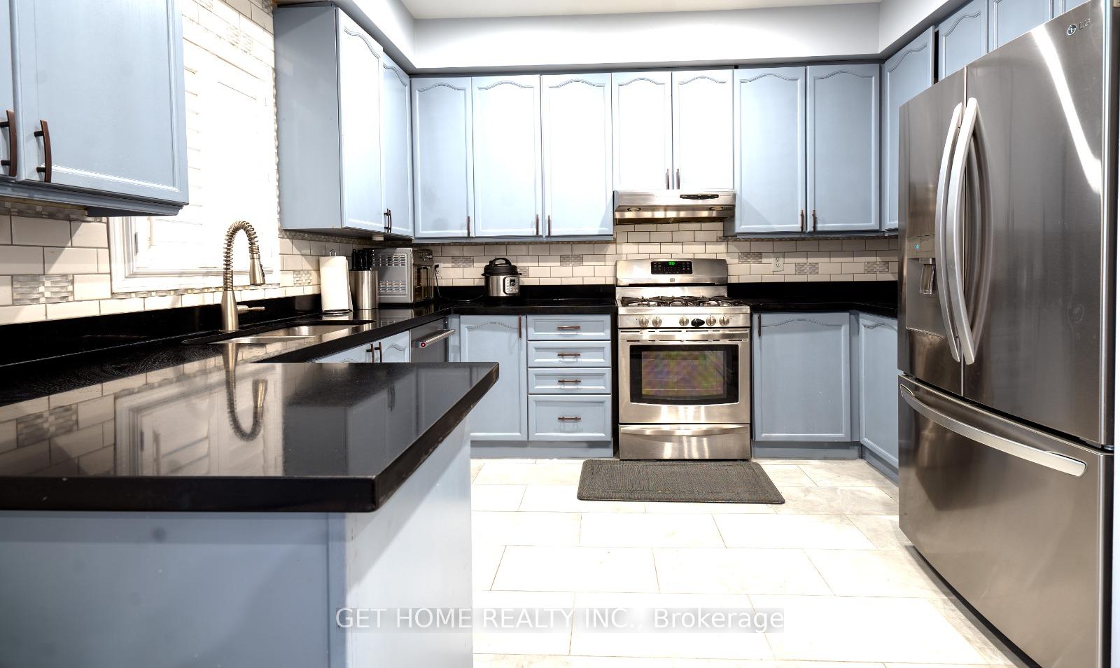 Photo 13 of 5 Down Crescent, Ajax, Northwest Ajax — HOMEH