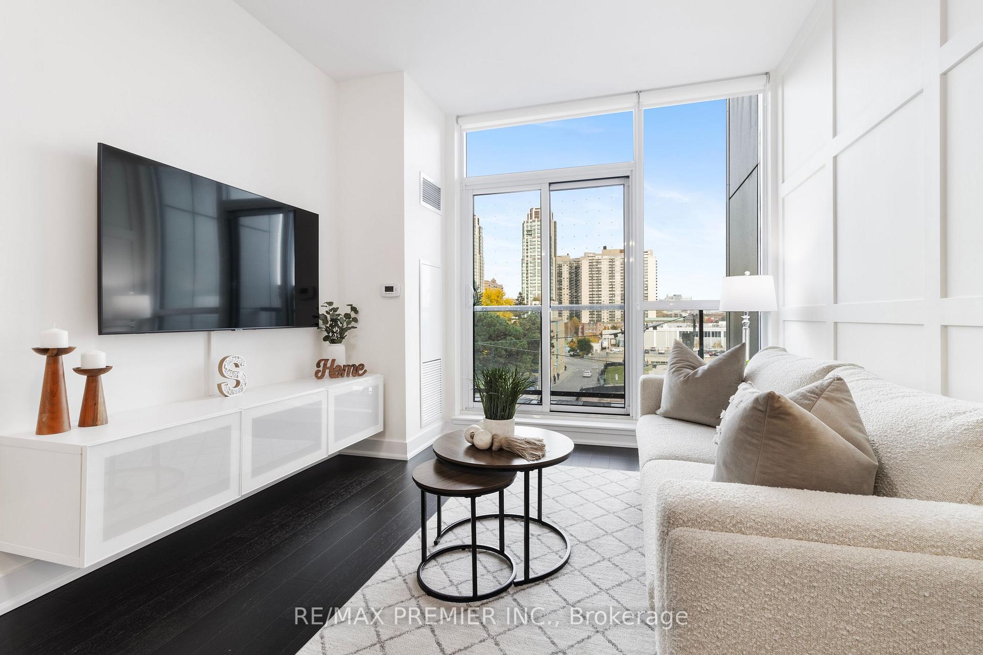 Front of Unit 404, 1486 Bathurst Street