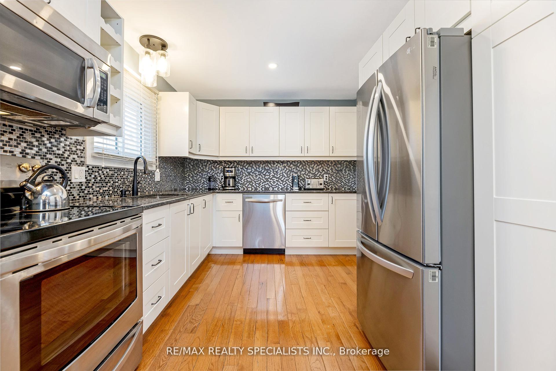 Photo 6 of 35 Forestgate Drive, Hamilton, Fessenden — HOMEH