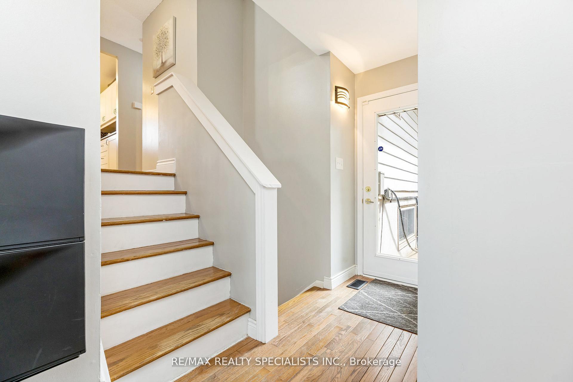 Photo 7 of 35 Forestgate Drive, Hamilton, Fessenden — HOMEH