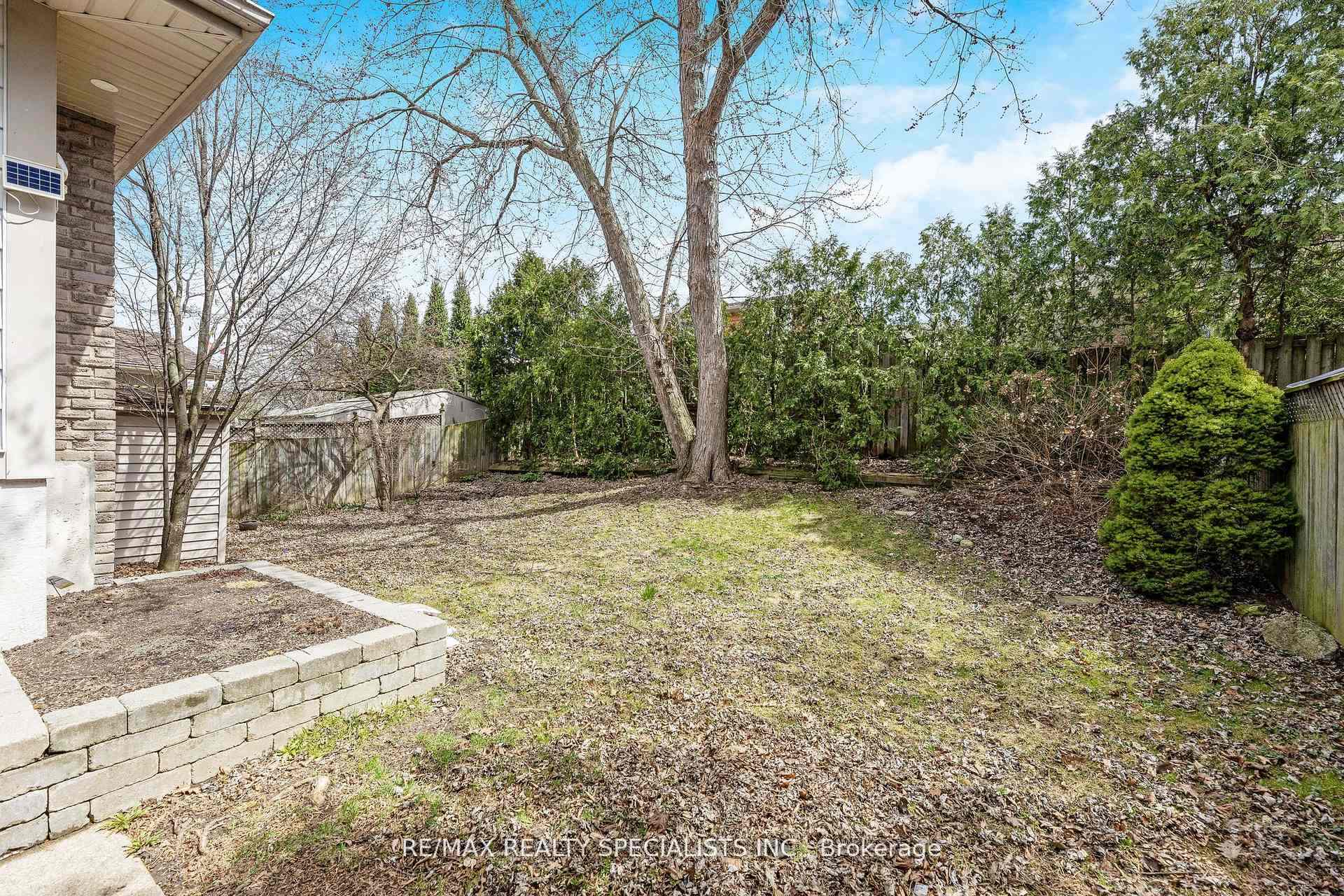 Photo 11 of 35 Forestgate Drive, Hamilton, Fessenden — HOMEH