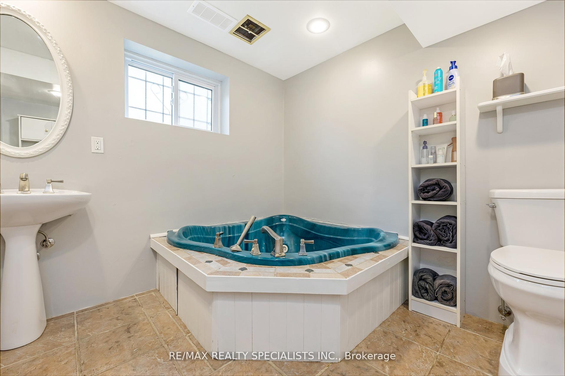 Photo 15 of 35 Forestgate Drive, Hamilton, Fessenden — HOMEH