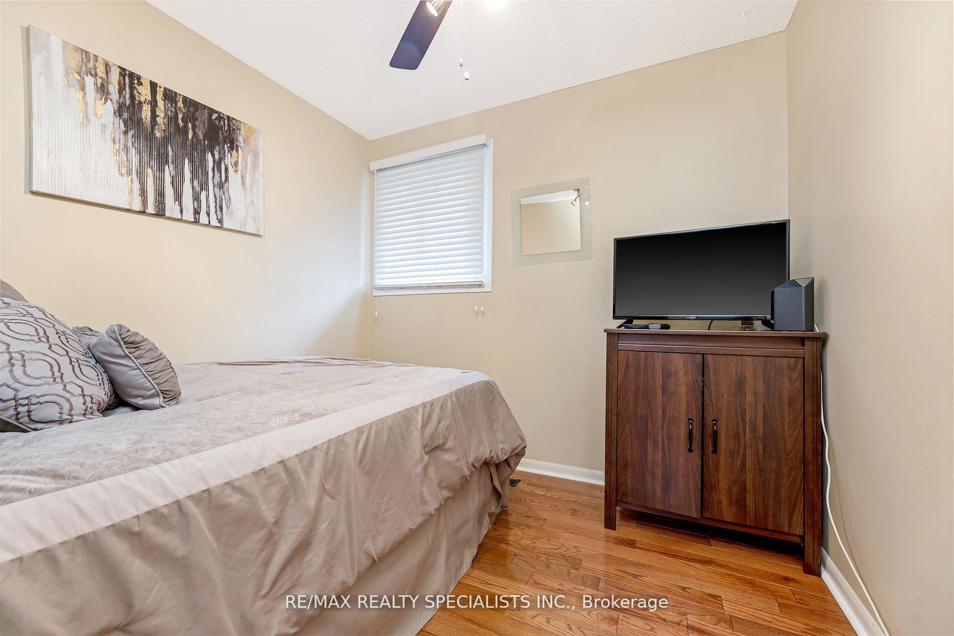 Photo 17 of 35 Forestgate Drive, Hamilton, Fessenden — HOMEH