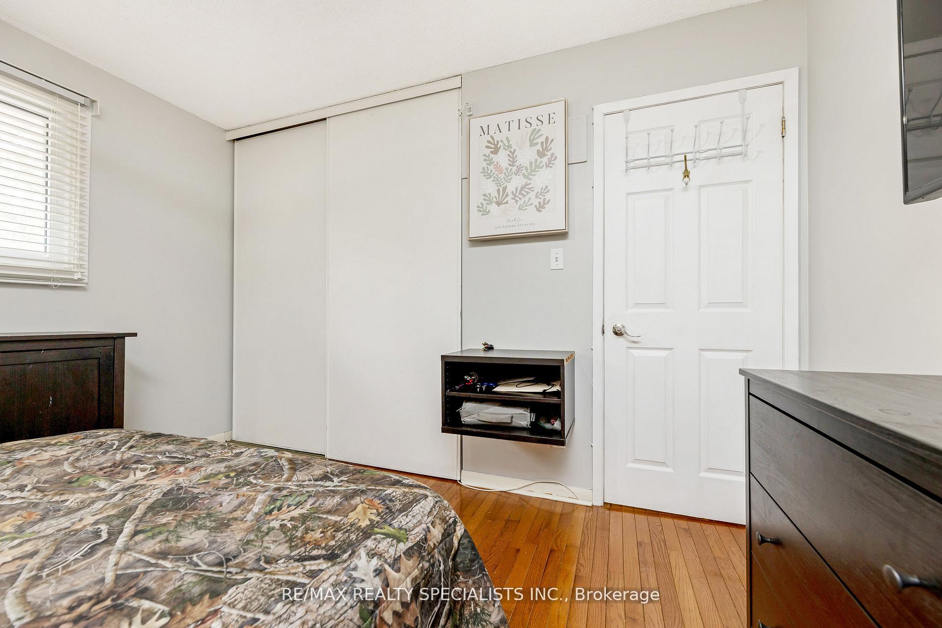 Photo 18 of 35 Forestgate Drive, Hamilton, Fessenden — HOMEH