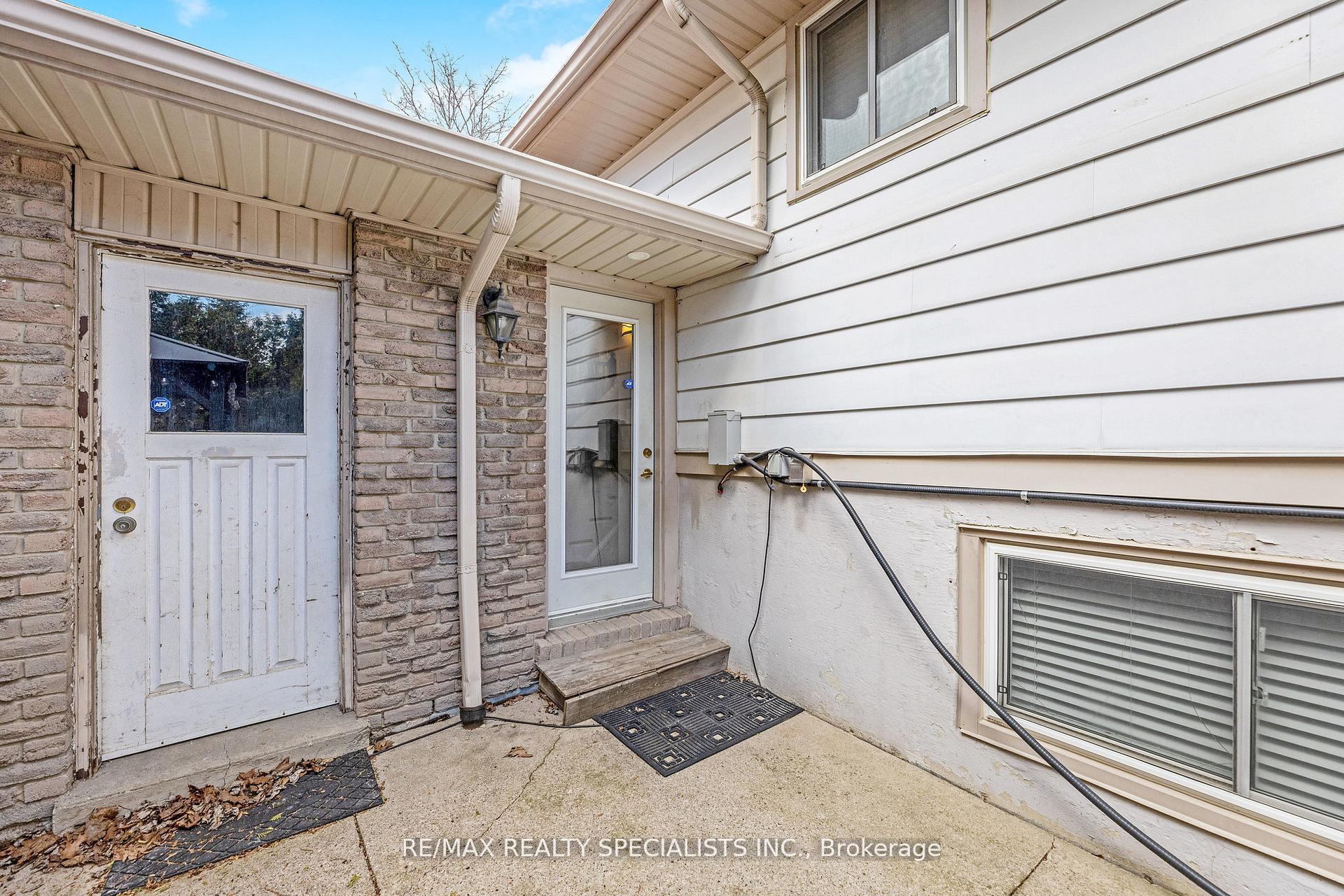 Photo 20 of 35 Forestgate Drive, Hamilton, Fessenden — HOMEH