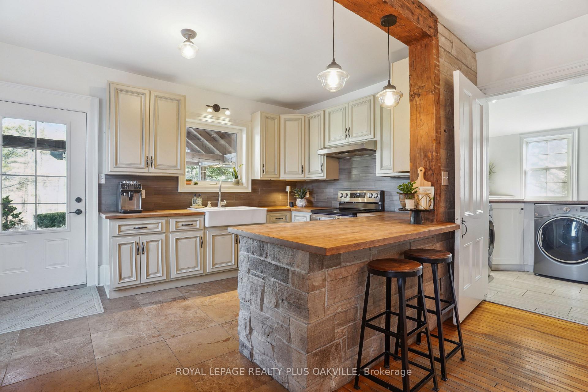 Photo 8 of 3363 Jerseyville Road W, Hamilton, Rural Ancaster — HOMEH