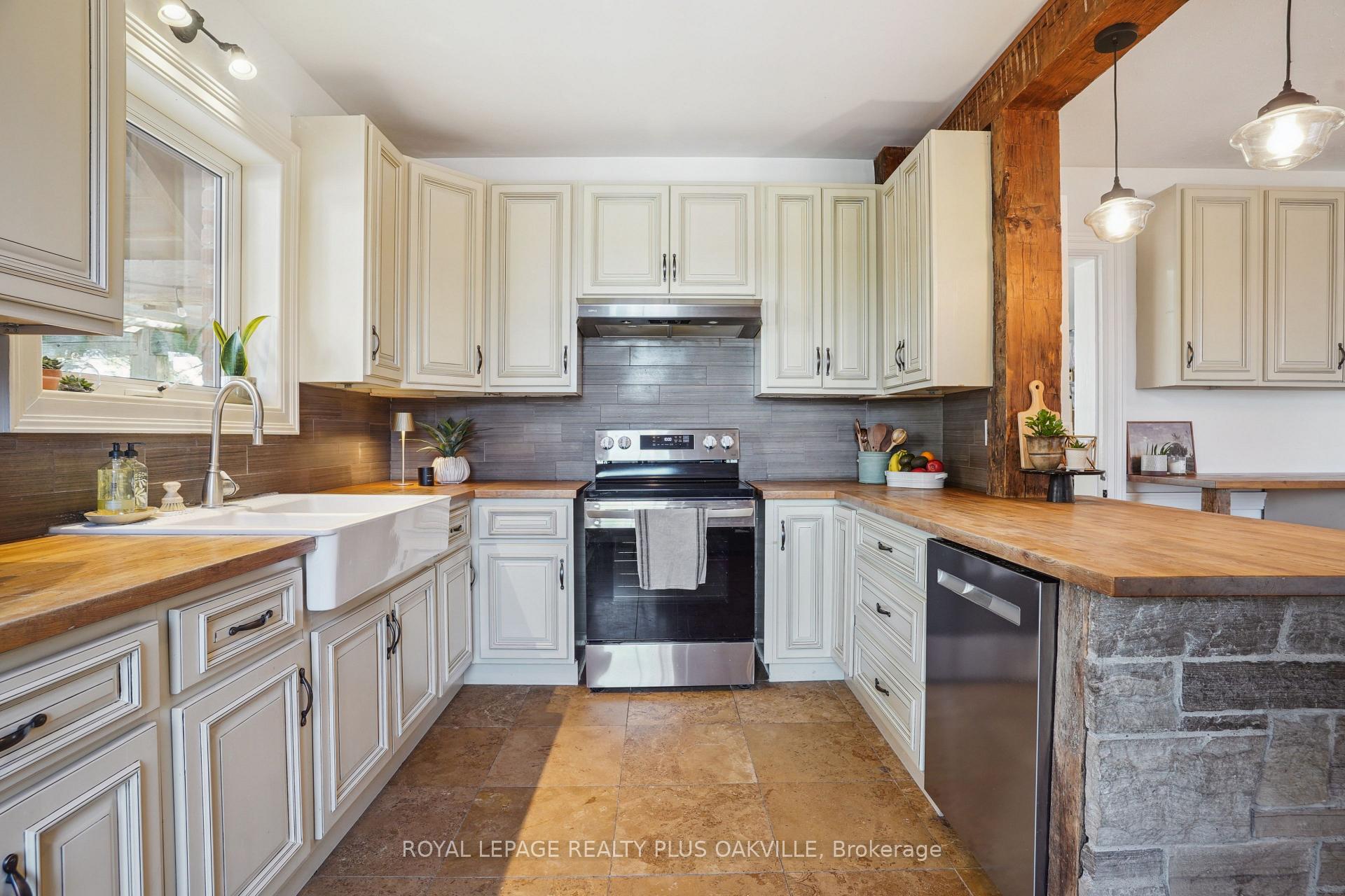 Photo 9 of 3363 Jerseyville Road W, Hamilton, Rural Ancaster — HOMEH