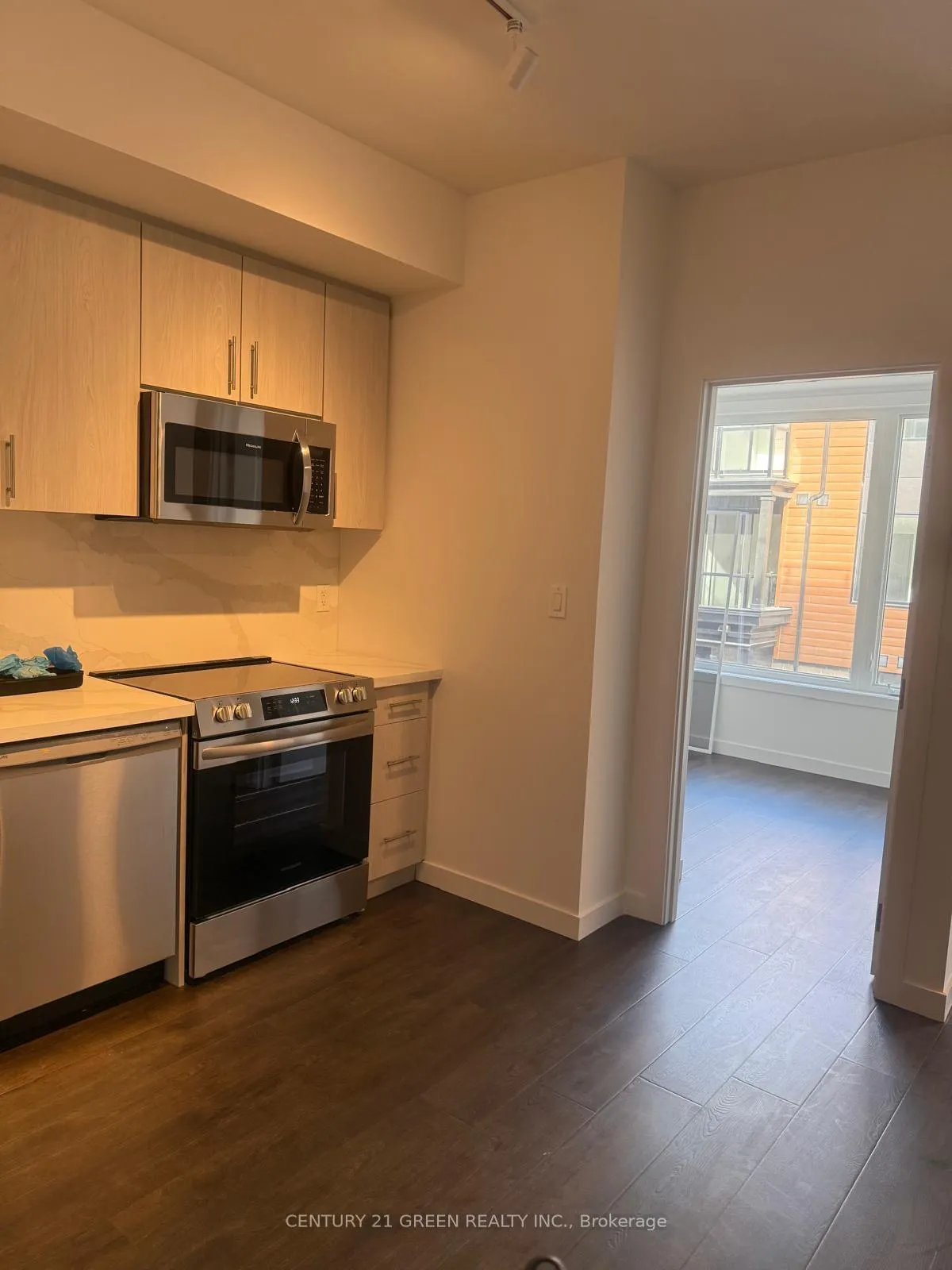 Photo 3 of Unit 14, 113 Marydale Avenue, Markham, Middlefield — HOMEH