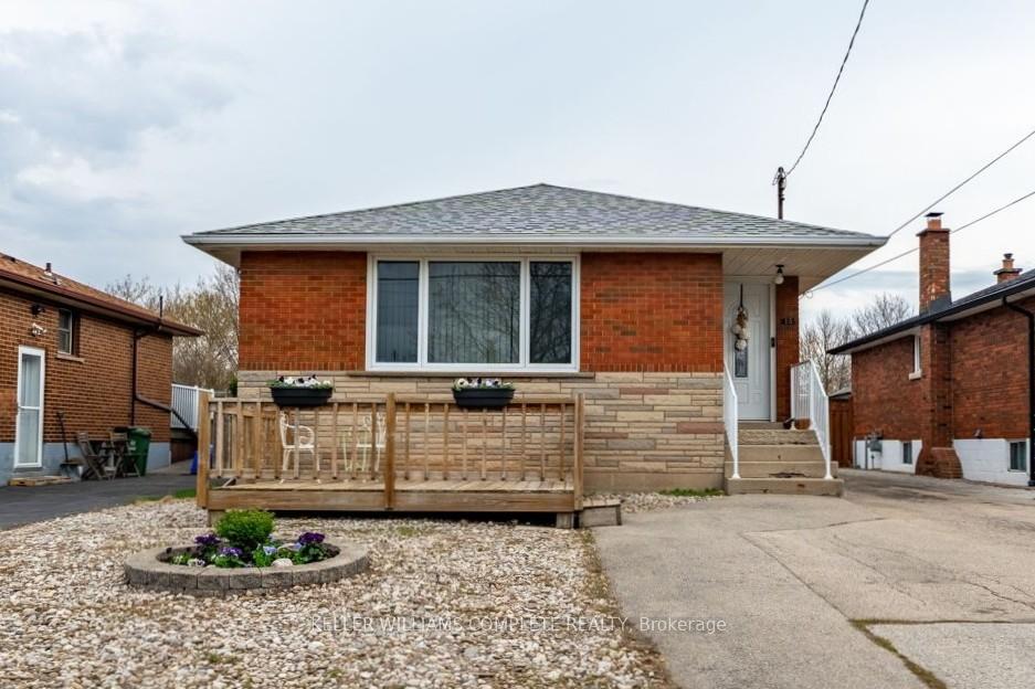 Front of 15 Nelligan Place