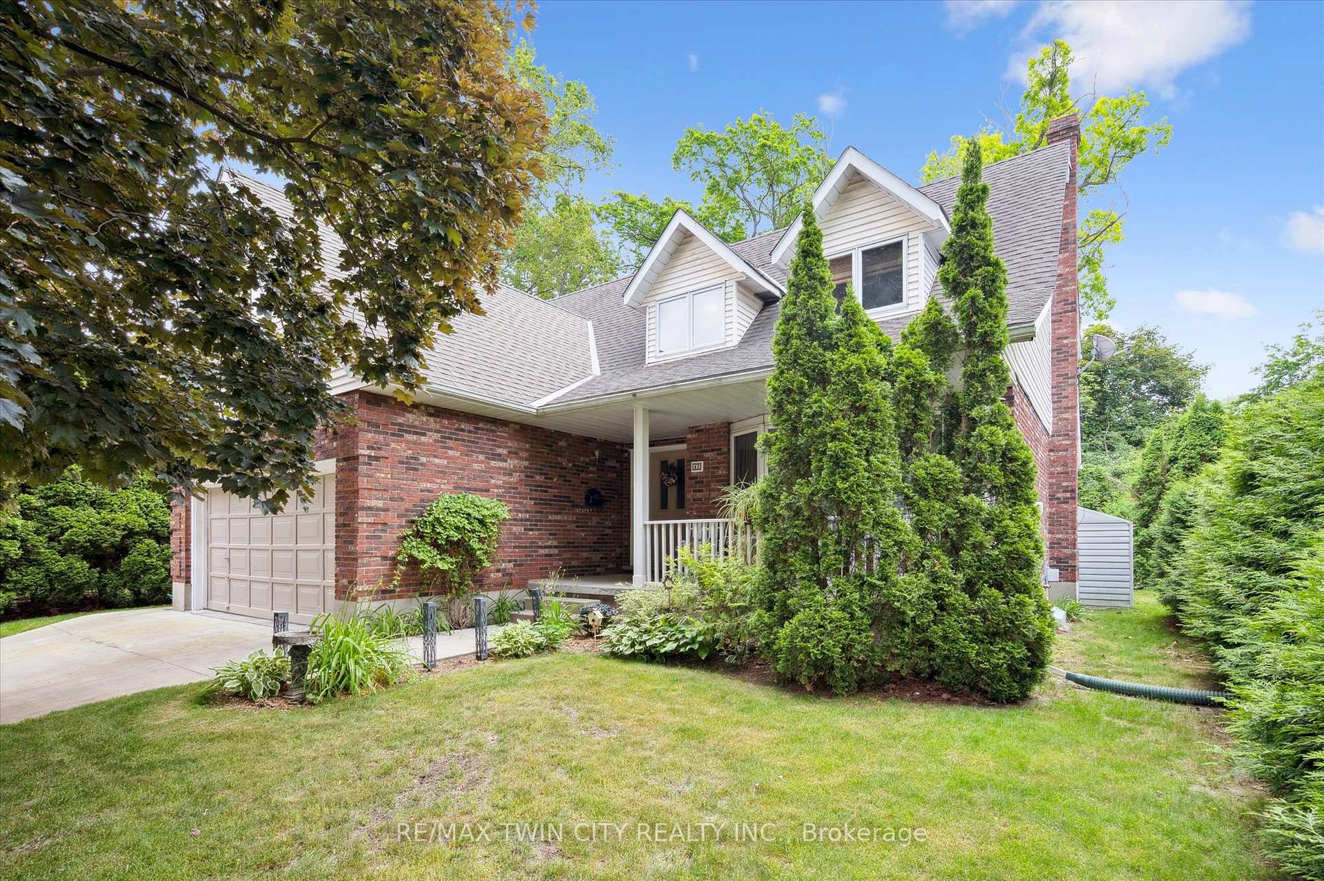Photo 1 of 45 Applewood Crescent, Cambridge — HOMEH