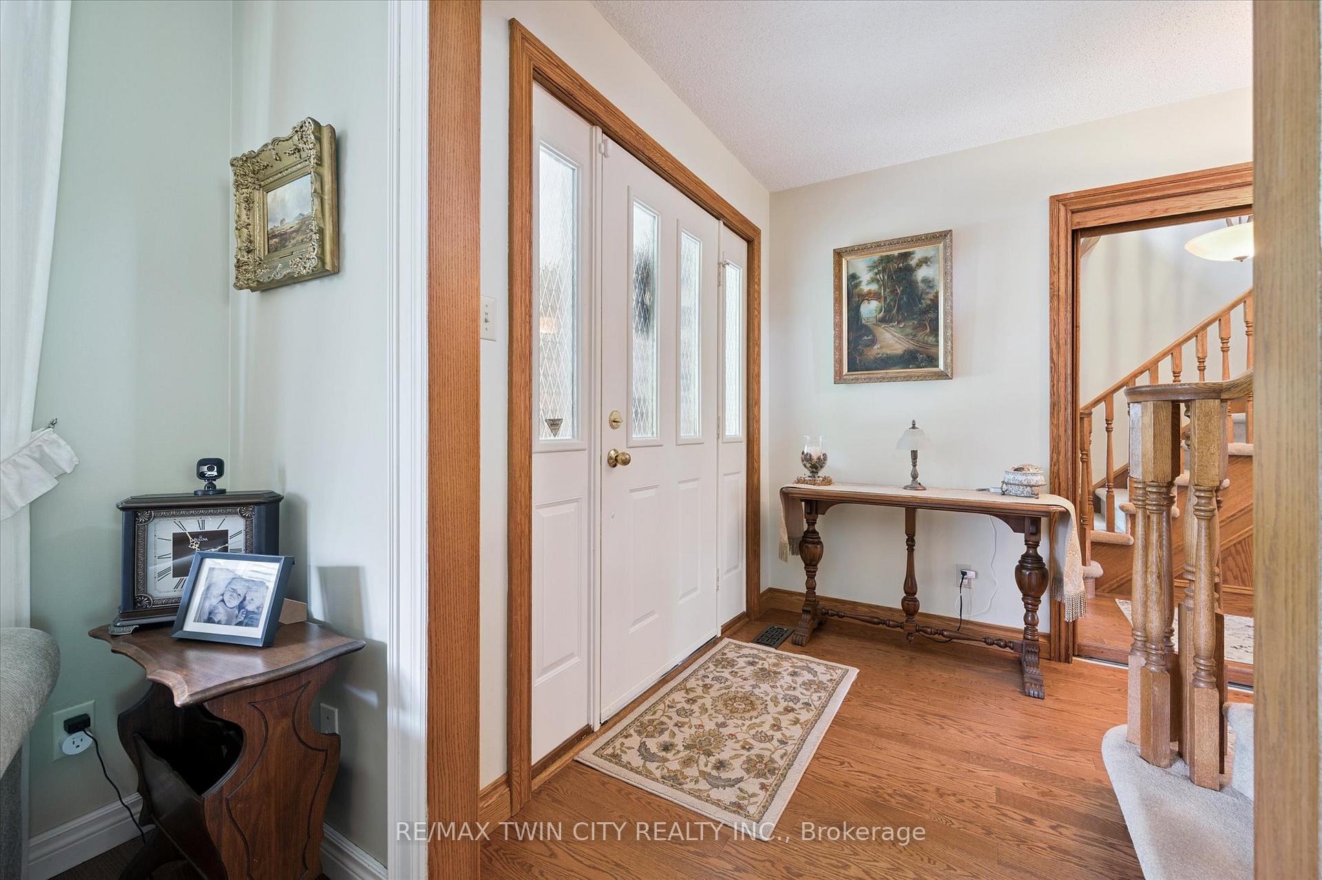 Photo 7 of 45 Applewood Crescent, Cambridge — HOMEH