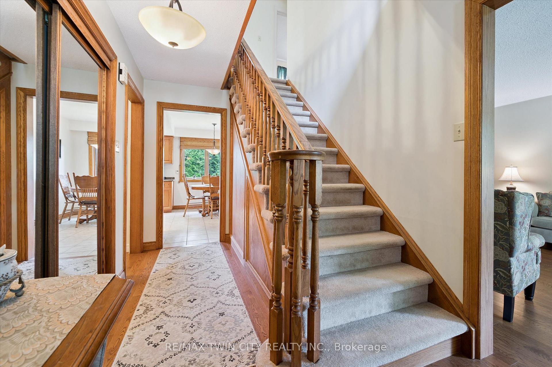 Photo 8 of 45 Applewood Crescent, Cambridge — HOMEH