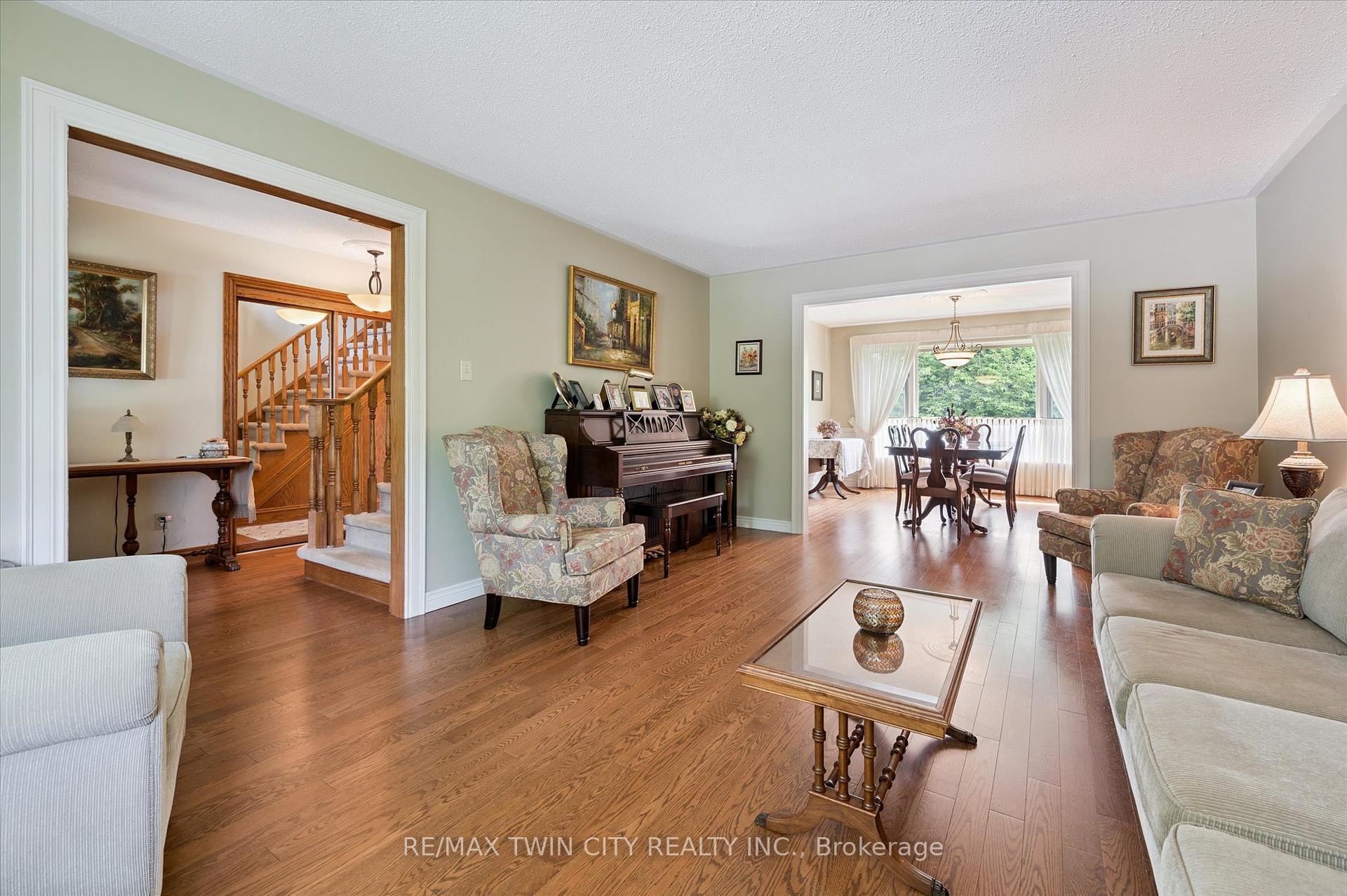 Photo 6 of 45 Applewood Crescent, Cambridge — HOMEH