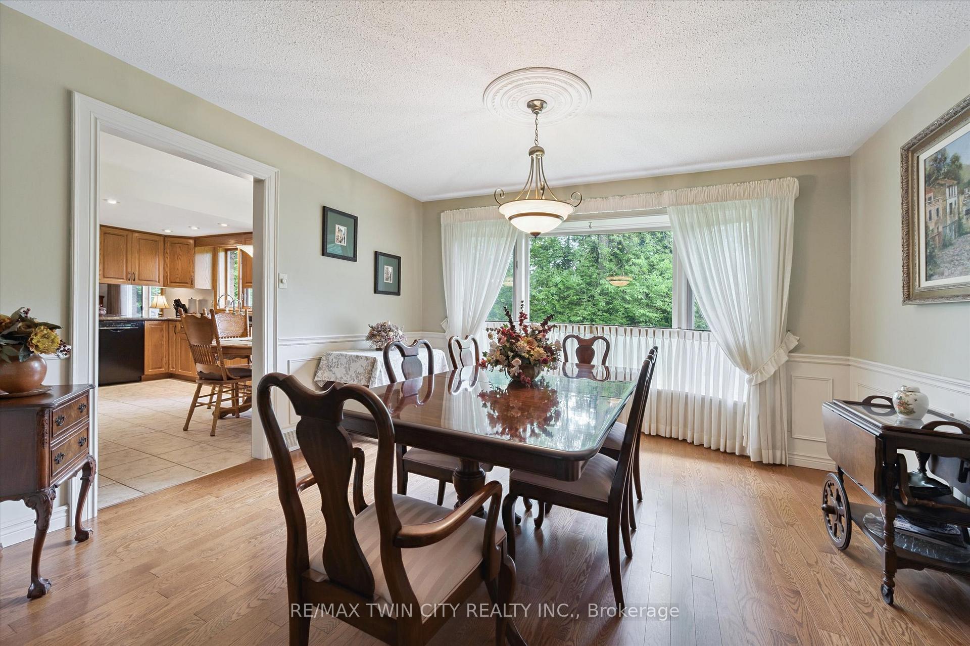 Photo 14 of 45 Applewood Crescent, Cambridge — HOMEH
