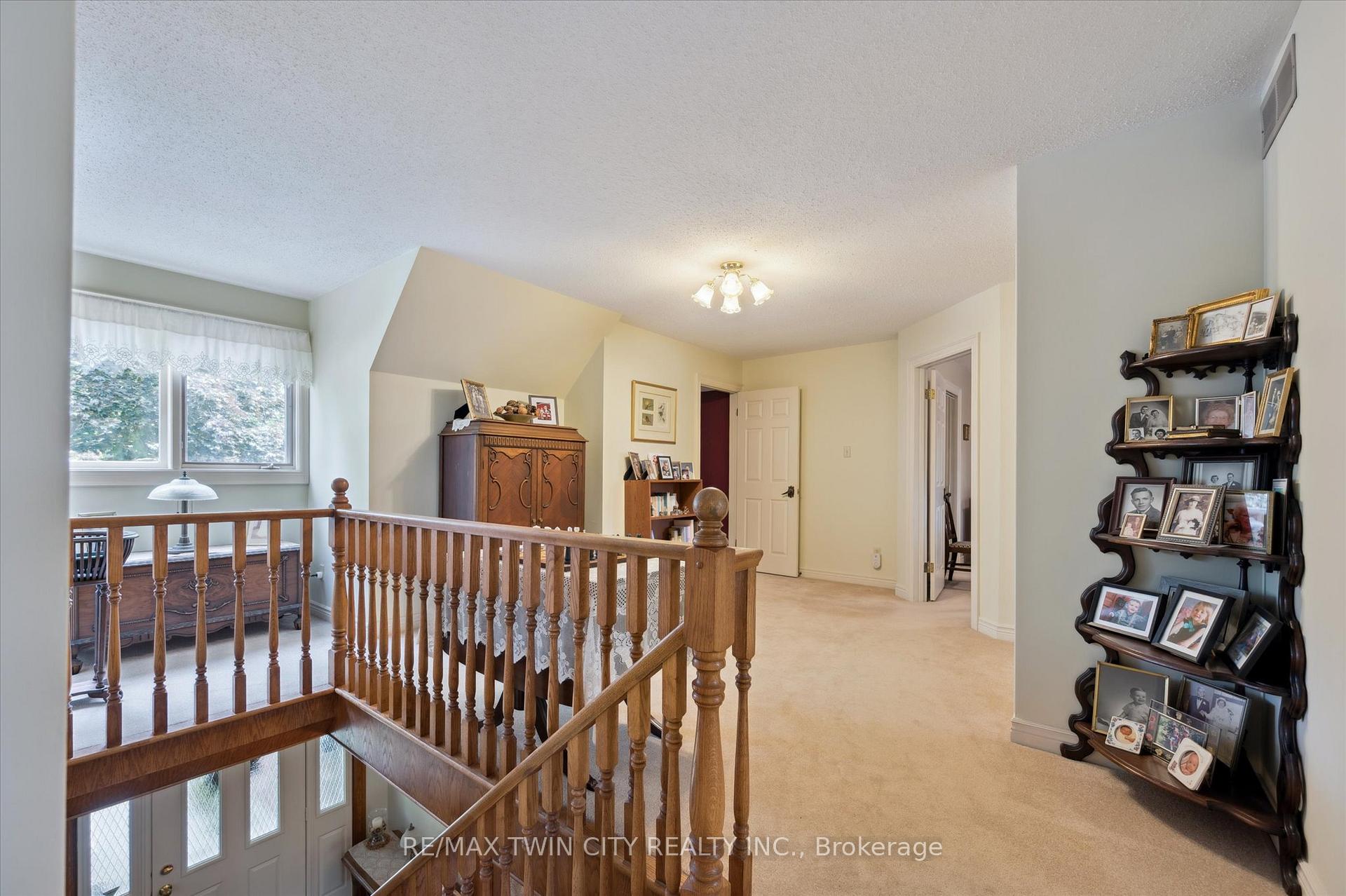 Photo 25 of 45 Applewood Crescent, Cambridge — HOMEH