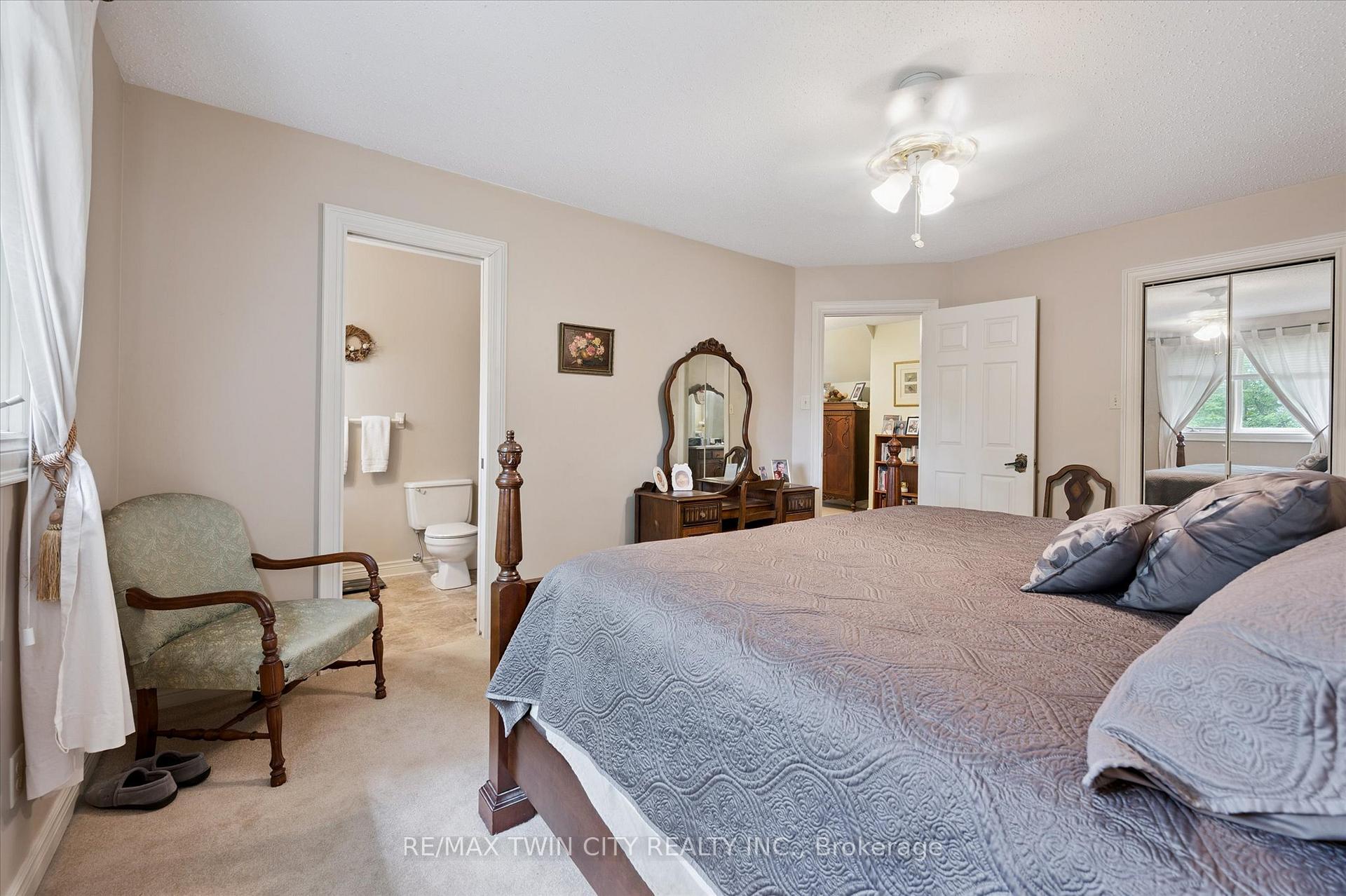 Photo 28 of 45 Applewood Crescent, Cambridge — HOMEH