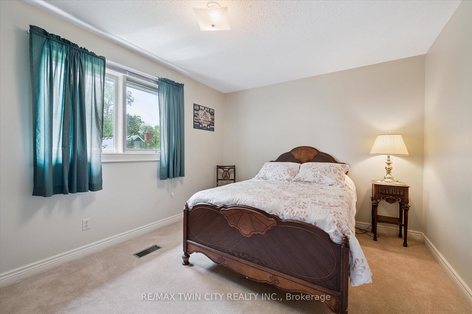 Photo 30 of 45 Applewood Crescent, Cambridge — HOMEH