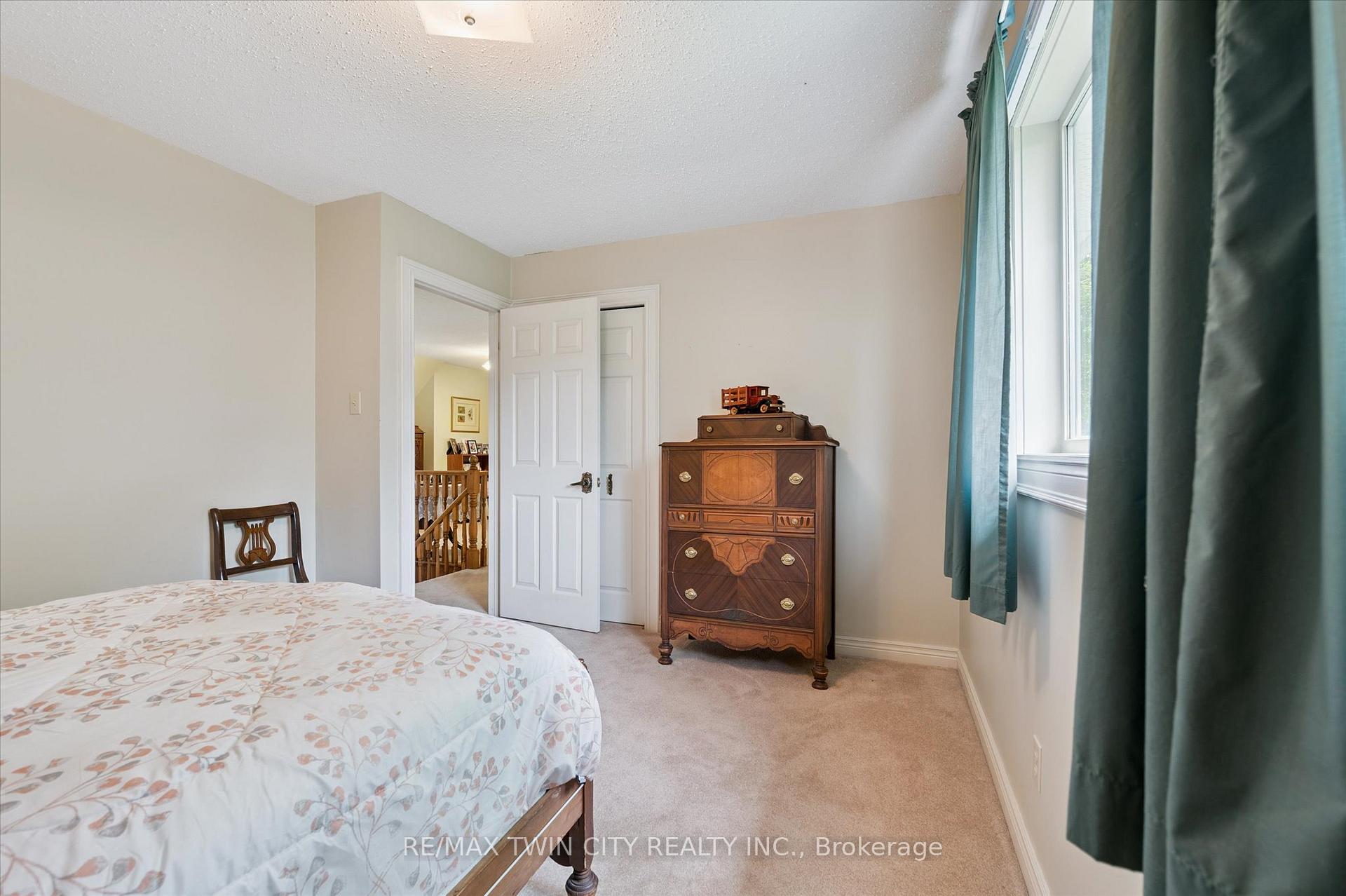 Photo 31 of 45 Applewood Crescent, Cambridge — HOMEH