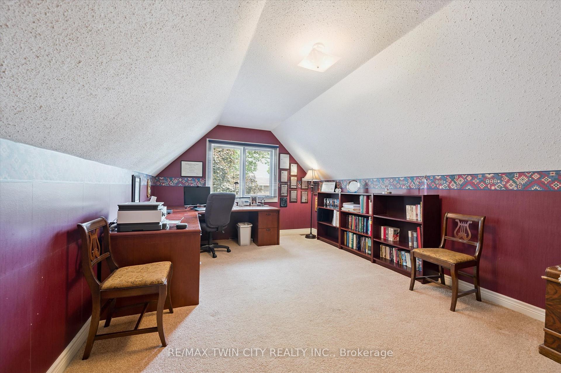 Photo 33 of 45 Applewood Crescent, Cambridge — HOMEH