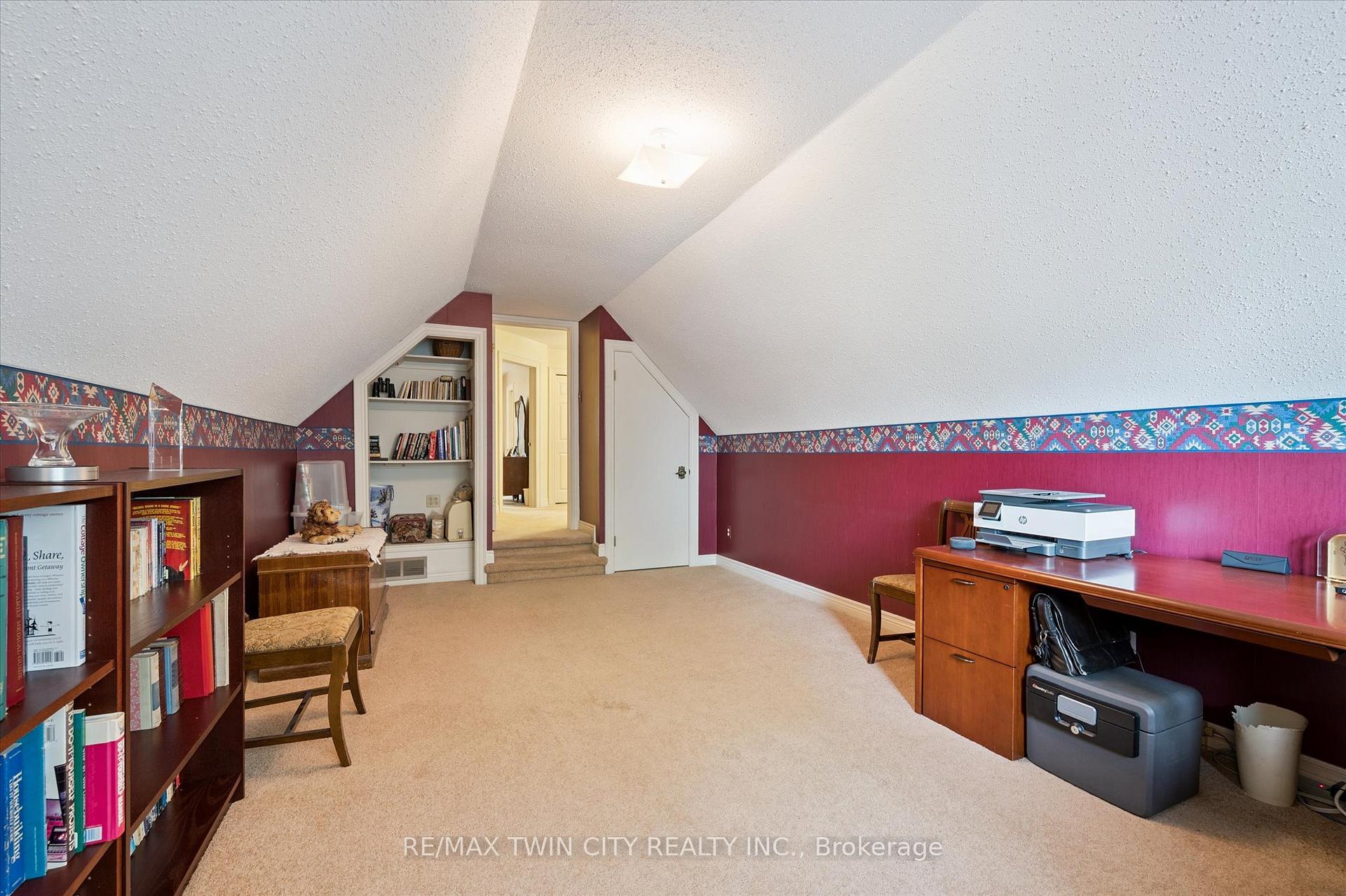 Photo 32 of 45 Applewood Crescent, Cambridge — HOMEH