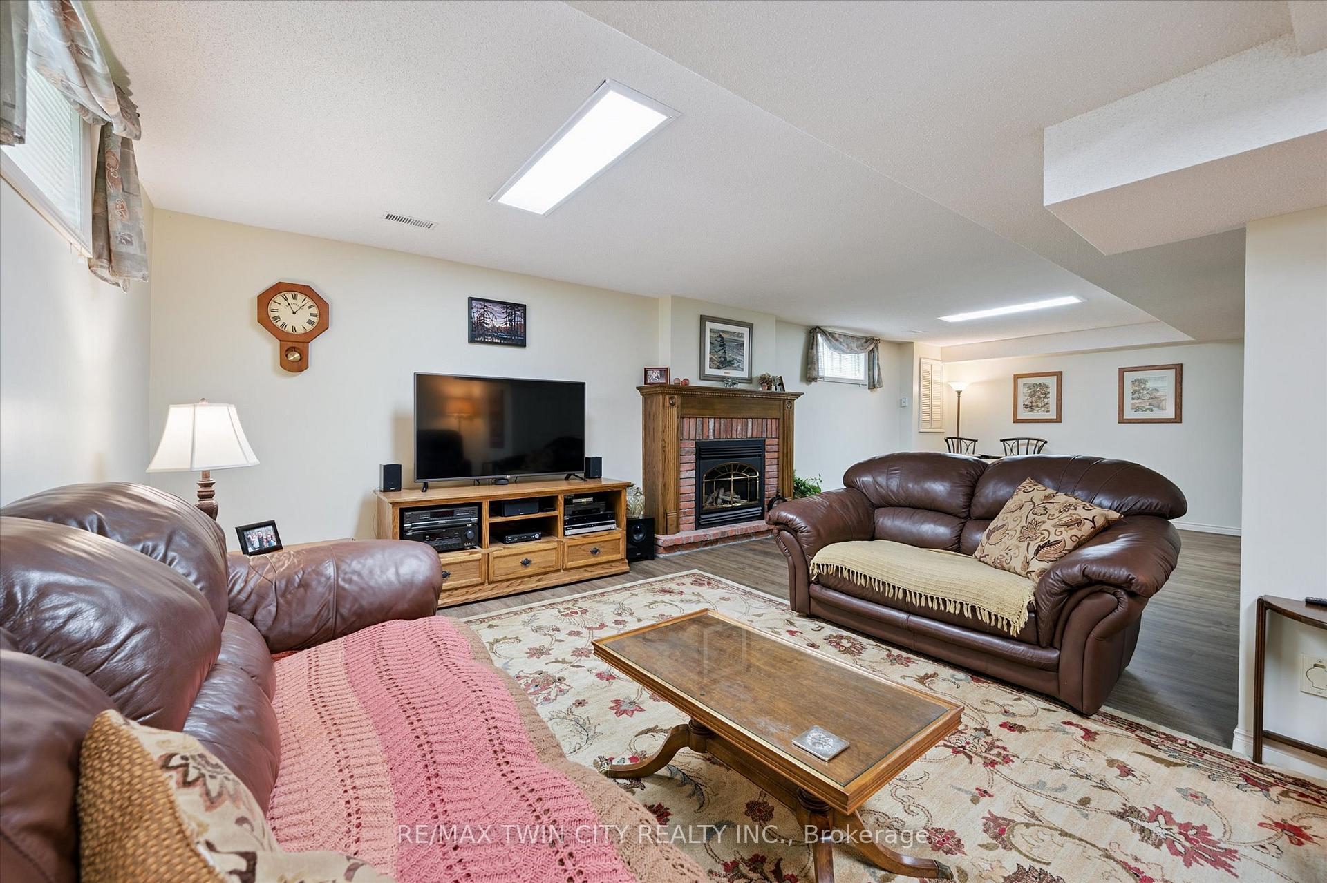 Photo 45 of 45 Applewood Crescent, Cambridge — HOMEH