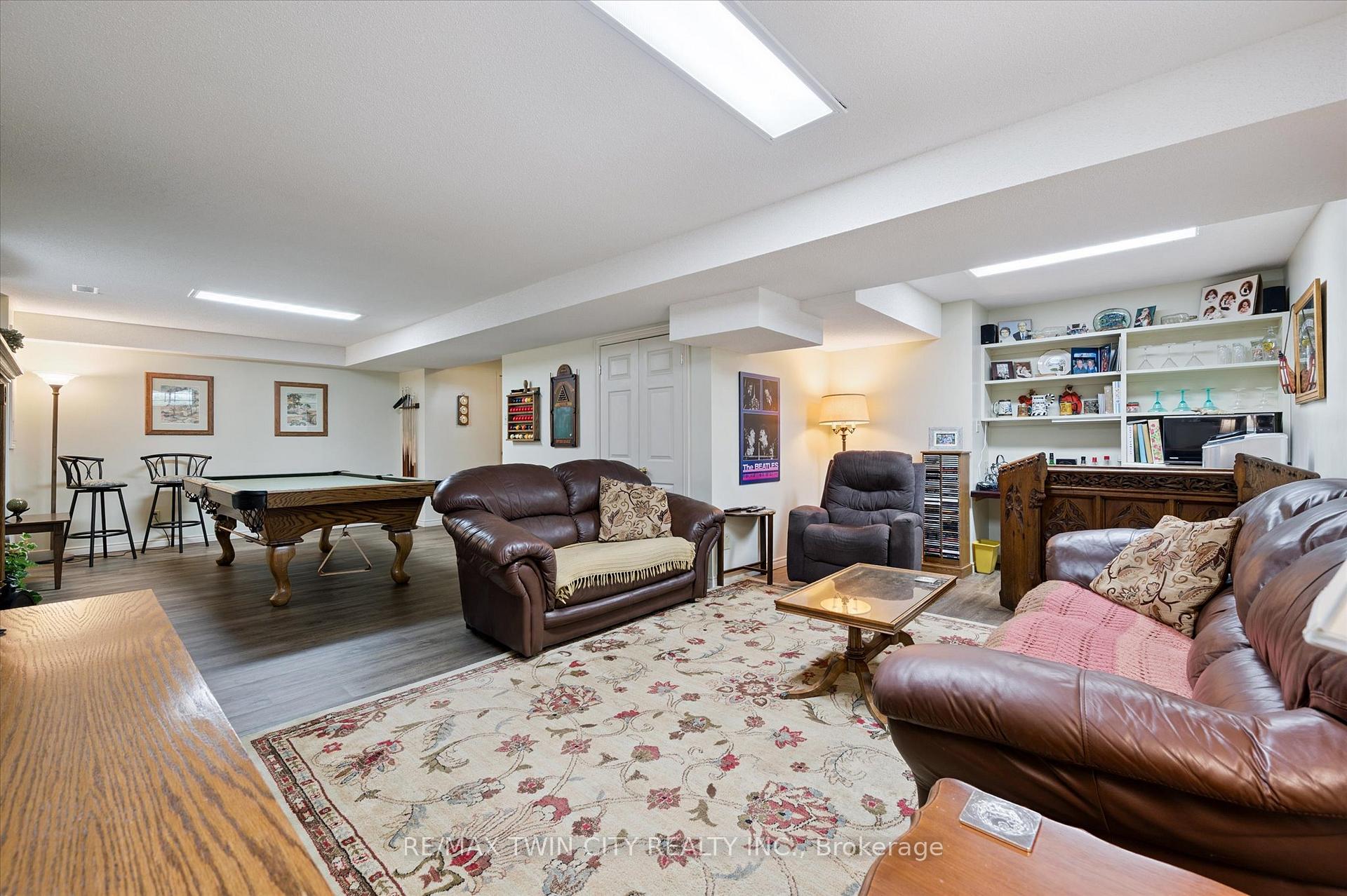 Photo 40 of 45 Applewood Crescent, Cambridge — HOMEH