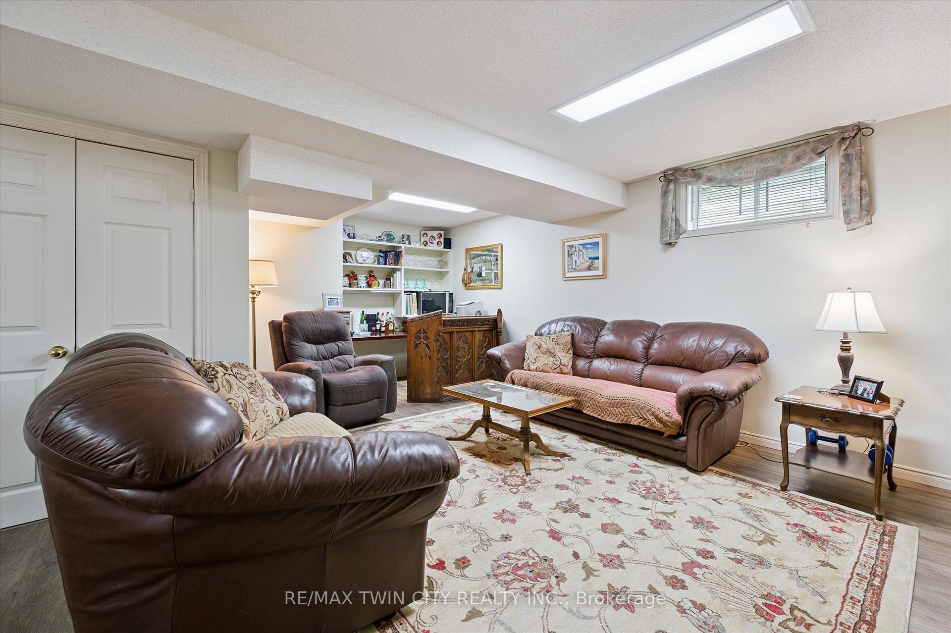 Photo 39 of 45 Applewood Crescent, Cambridge — HOMEH