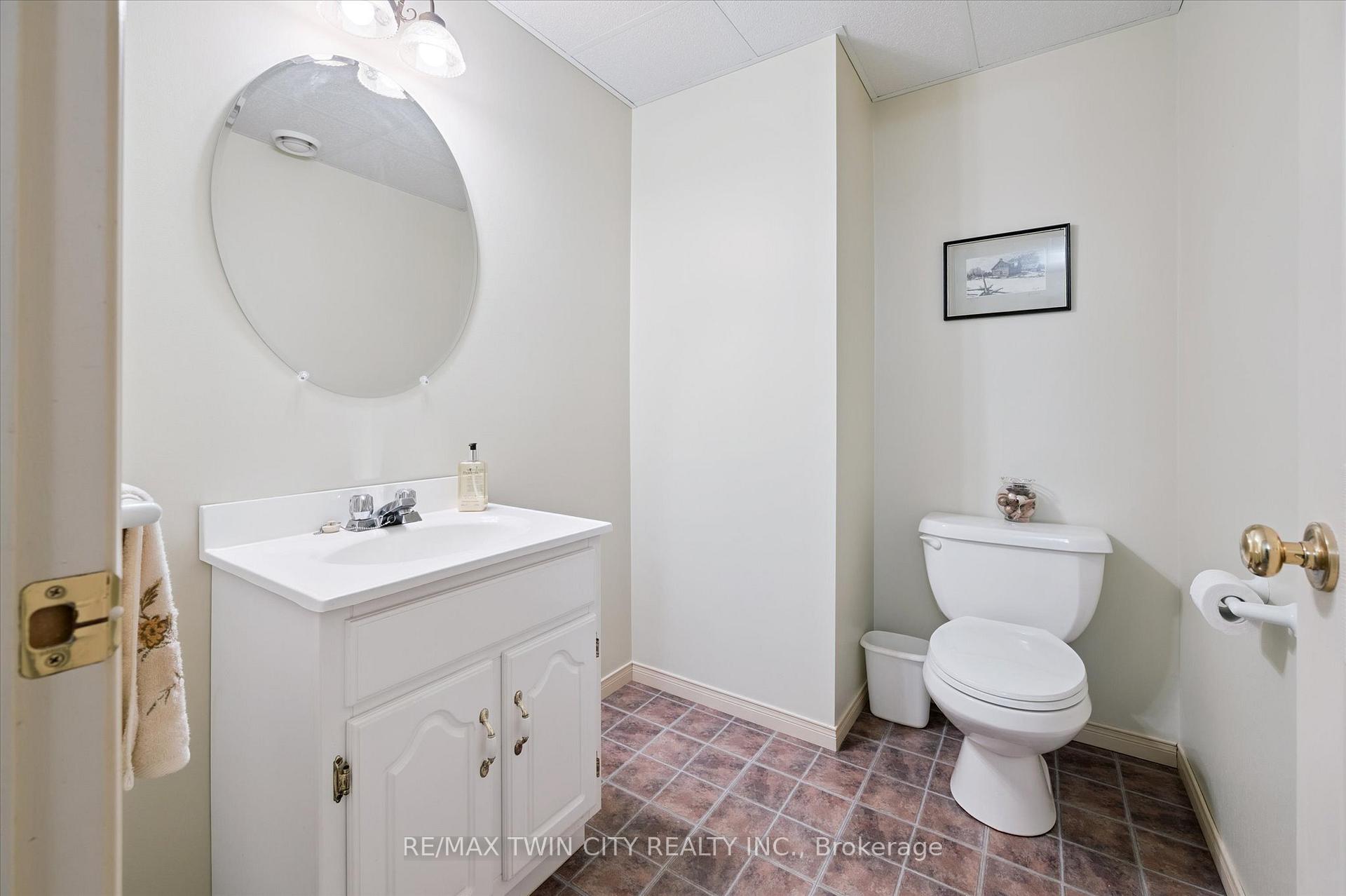 Photo 37 of 45 Applewood Crescent, Cambridge — HOMEH