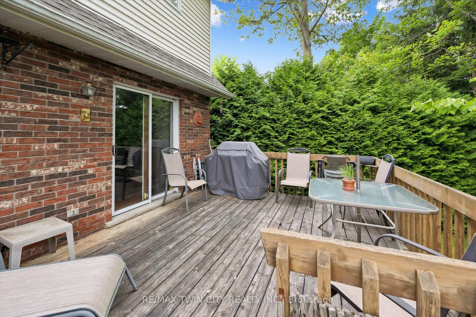 Photo 43 of 45 Applewood Crescent, Cambridge — HOMEH