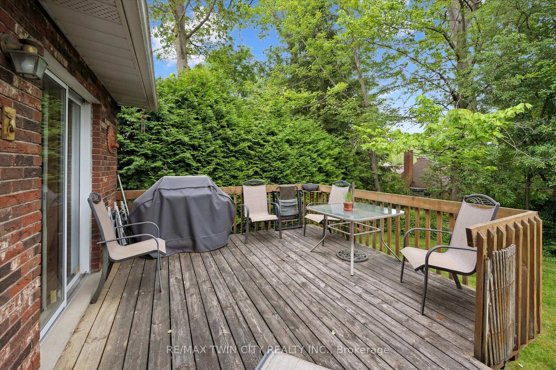 Photo 44 of 45 Applewood Crescent, Cambridge — HOMEH