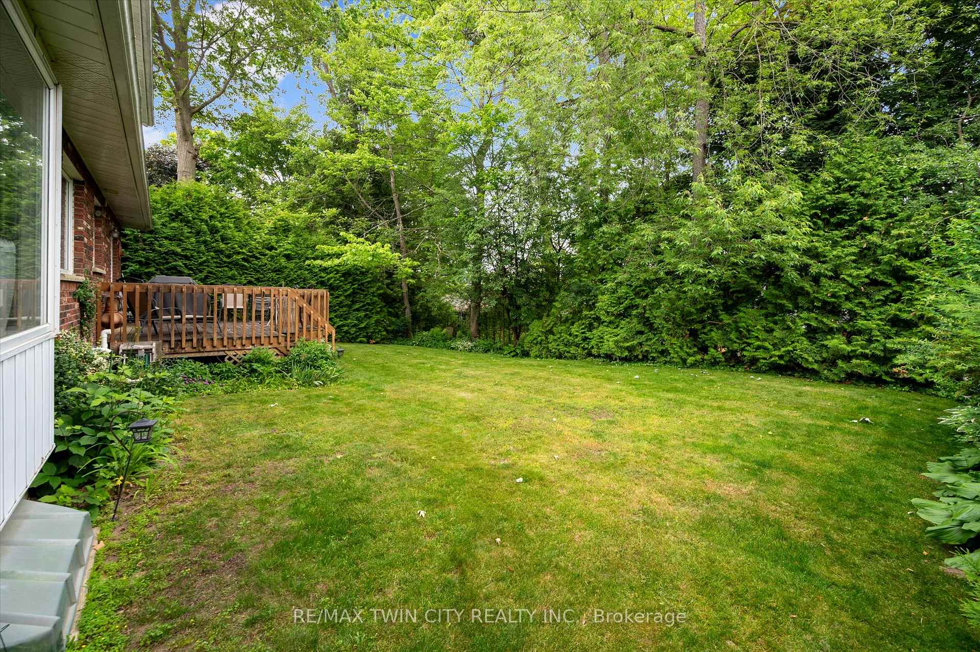 Photo 47 of 45 Applewood Crescent, Cambridge — HOMEH