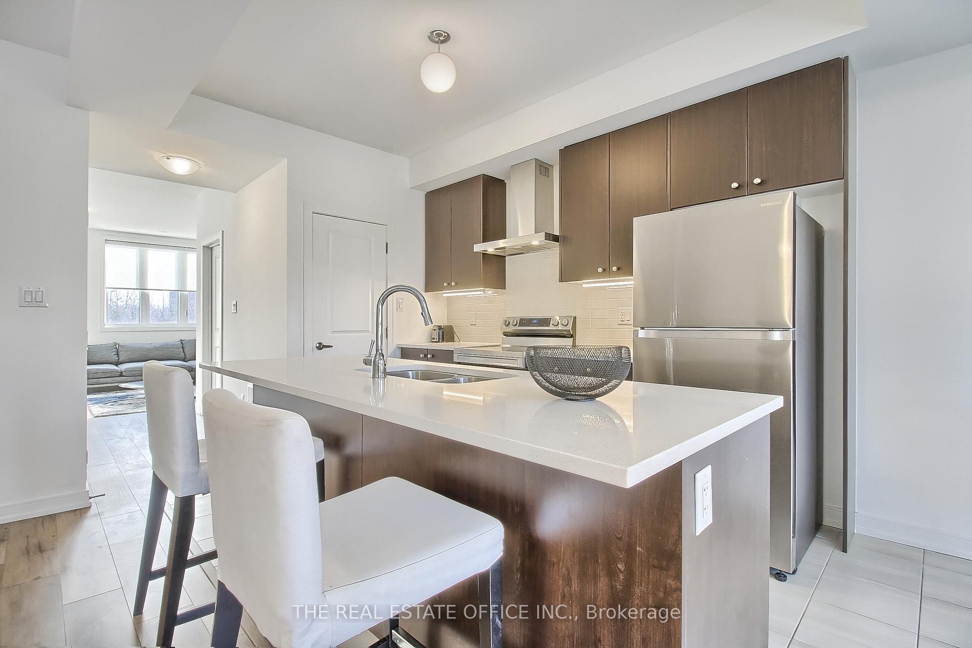 Photo 1 of 40 Blue Forest Crescent, Barrie, Innis-Shore — HOMEH