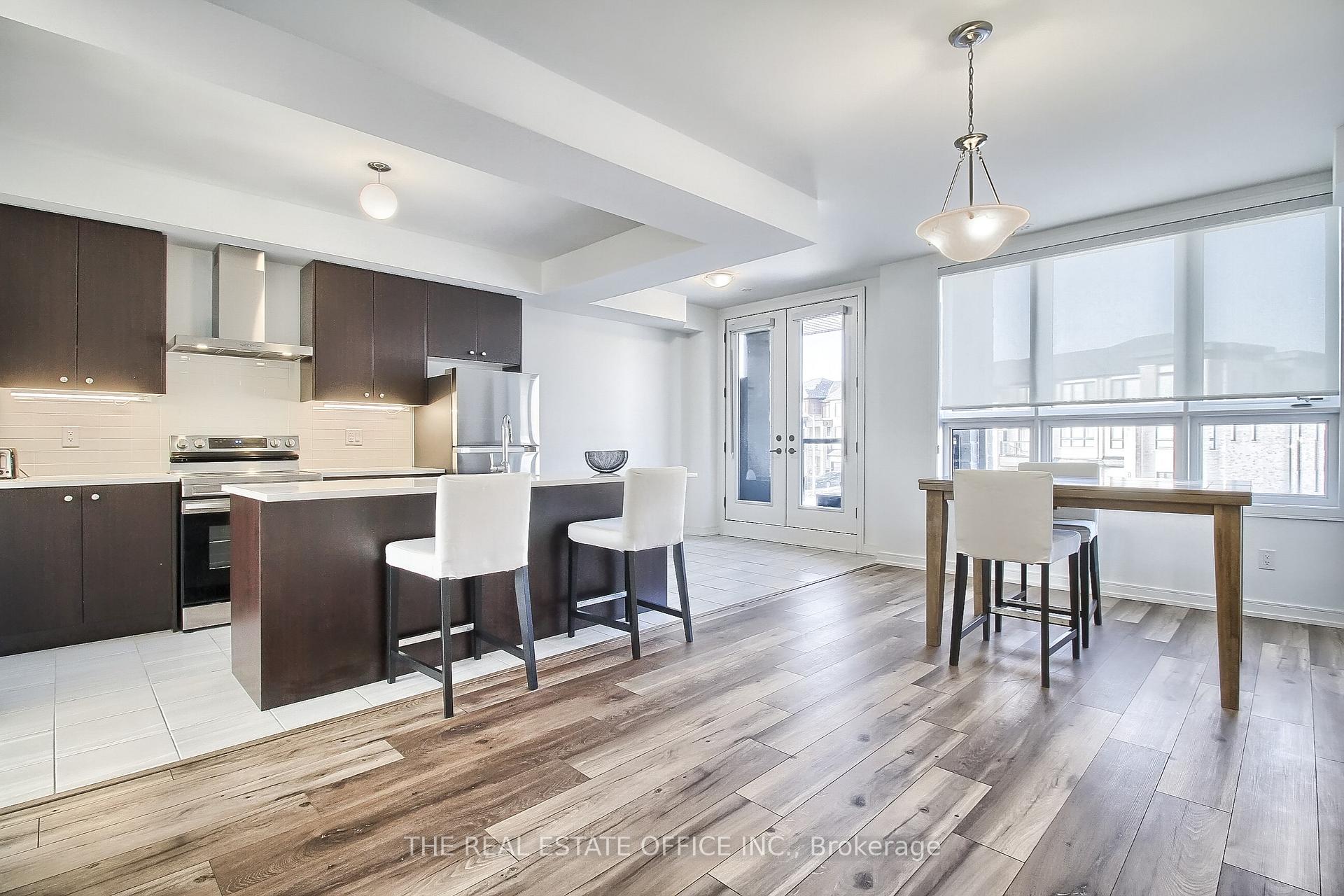 Photo 2 of 40 Blue Forest Crescent, Barrie, Innis-Shore — HOMEH