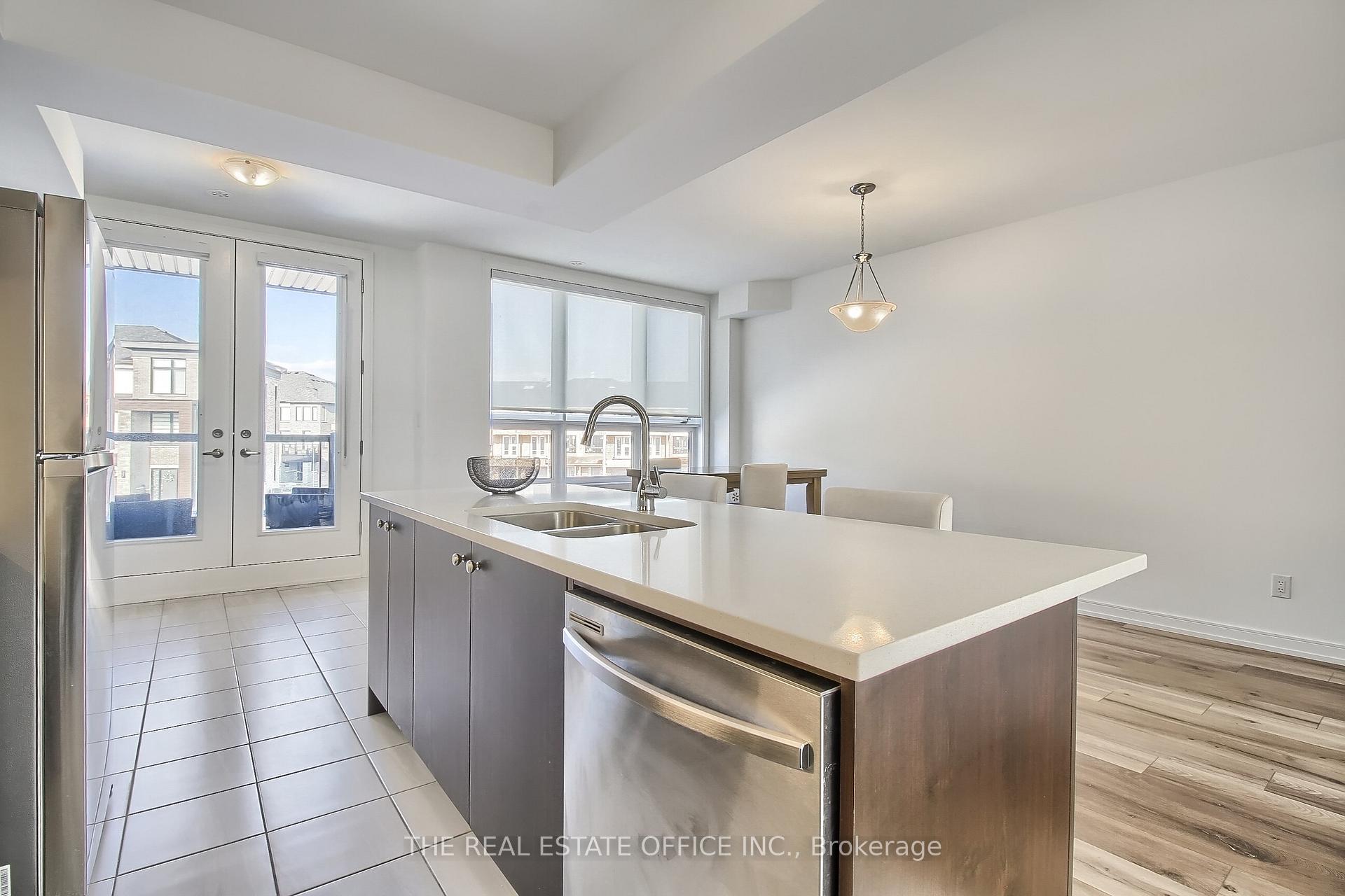 Photo 7 of 40 Blue Forest Crescent, Barrie, Innis-Shore — HOMEH