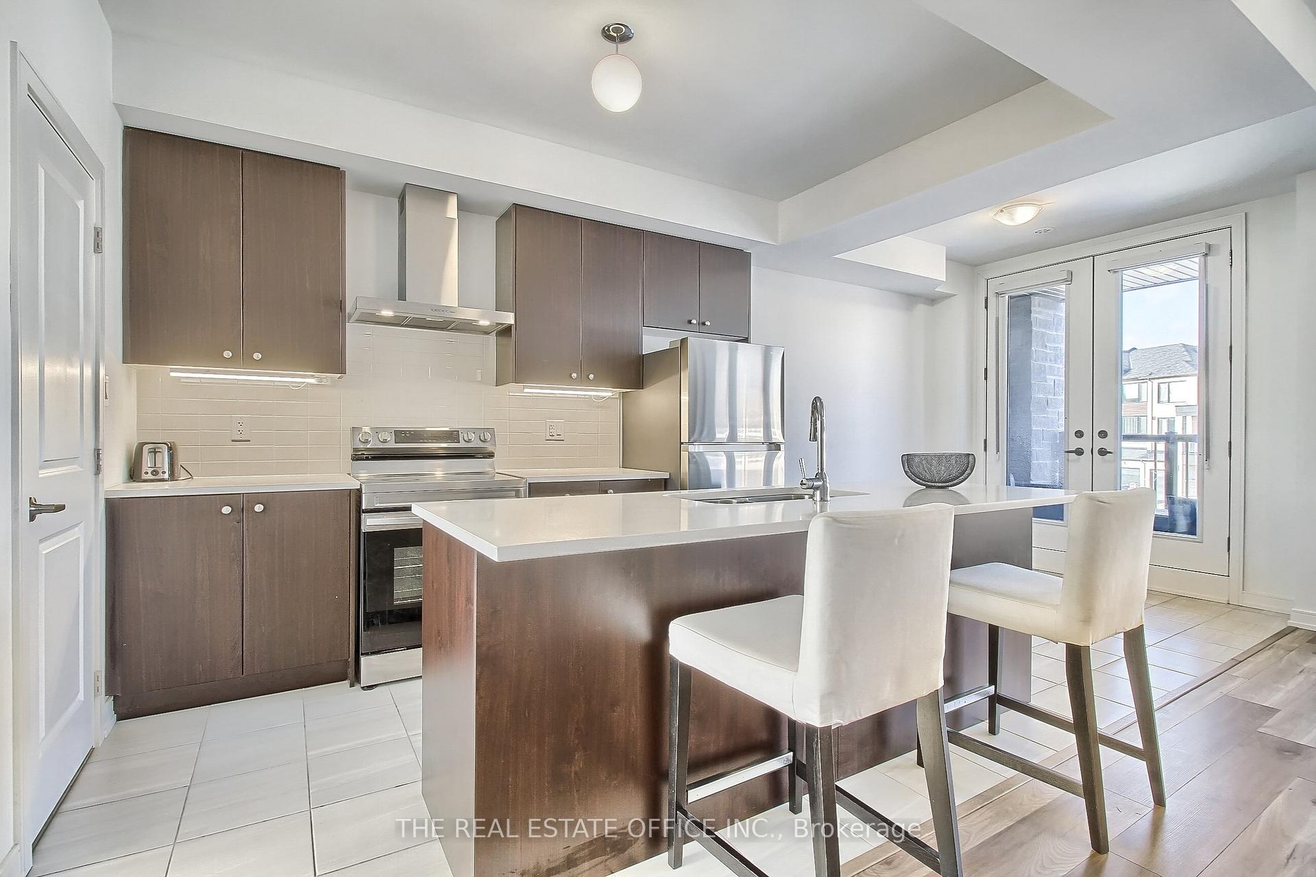Photo 6 of 40 Blue Forest Crescent, Barrie, Innis-Shore — HOMEH