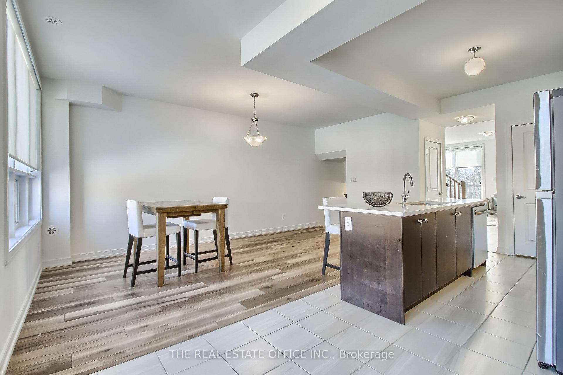 Photo 11 of 40 Blue Forest Crescent, Barrie, Innis-Shore — HOMEH