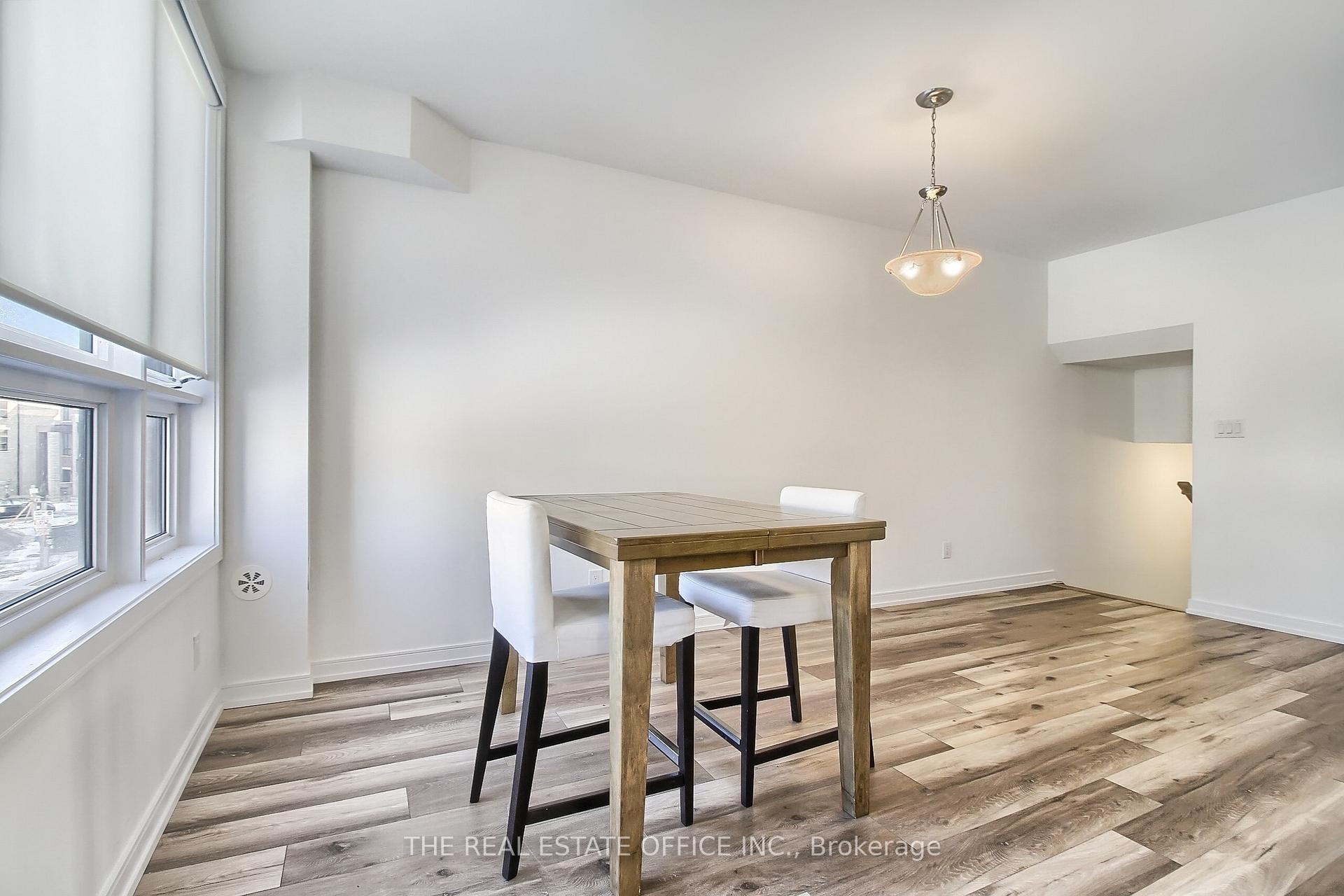 Photo 13 of 40 Blue Forest Crescent, Barrie, Innis-Shore — HOMEH