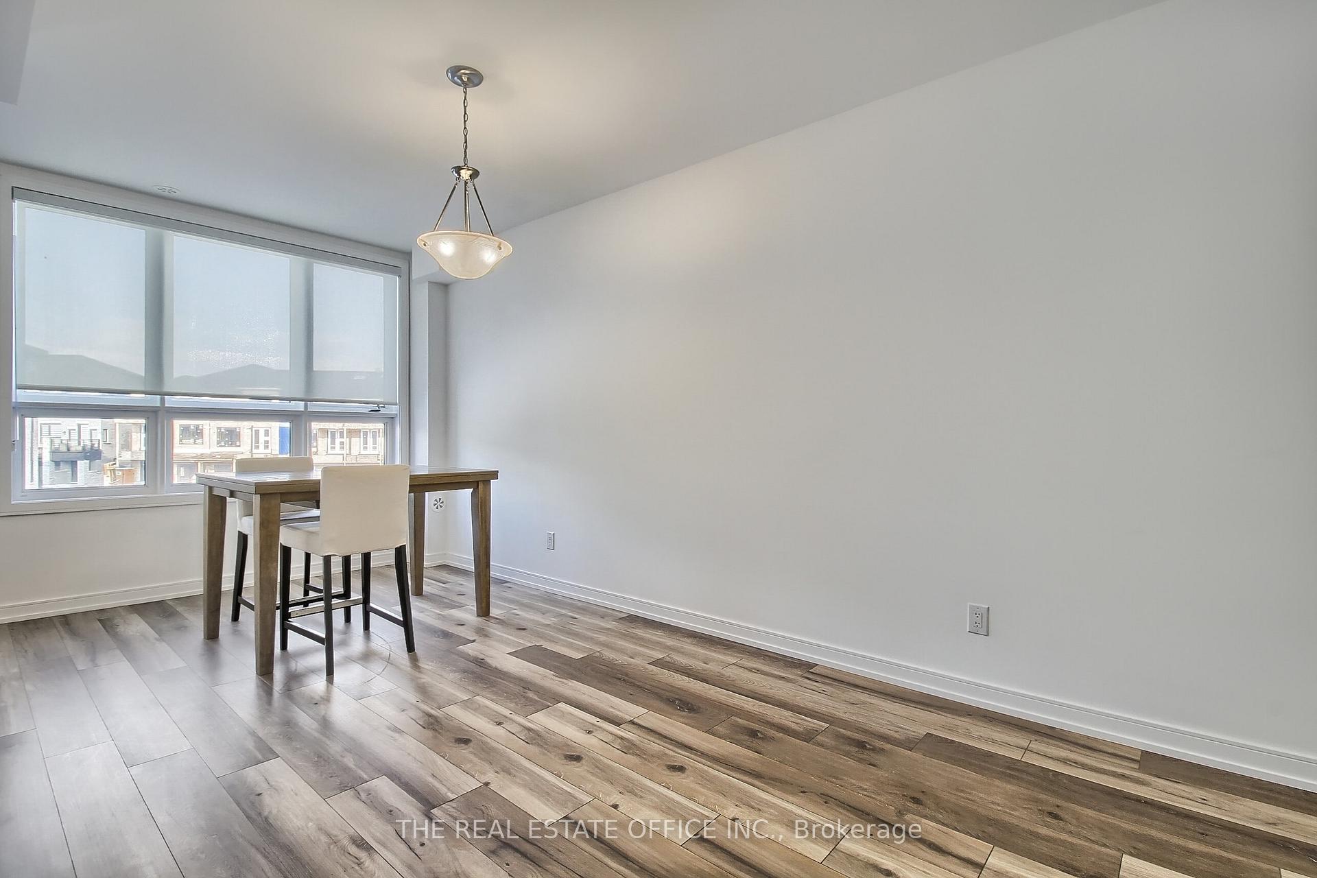 Photo 12 of 40 Blue Forest Crescent, Barrie, Innis-Shore — HOMEH