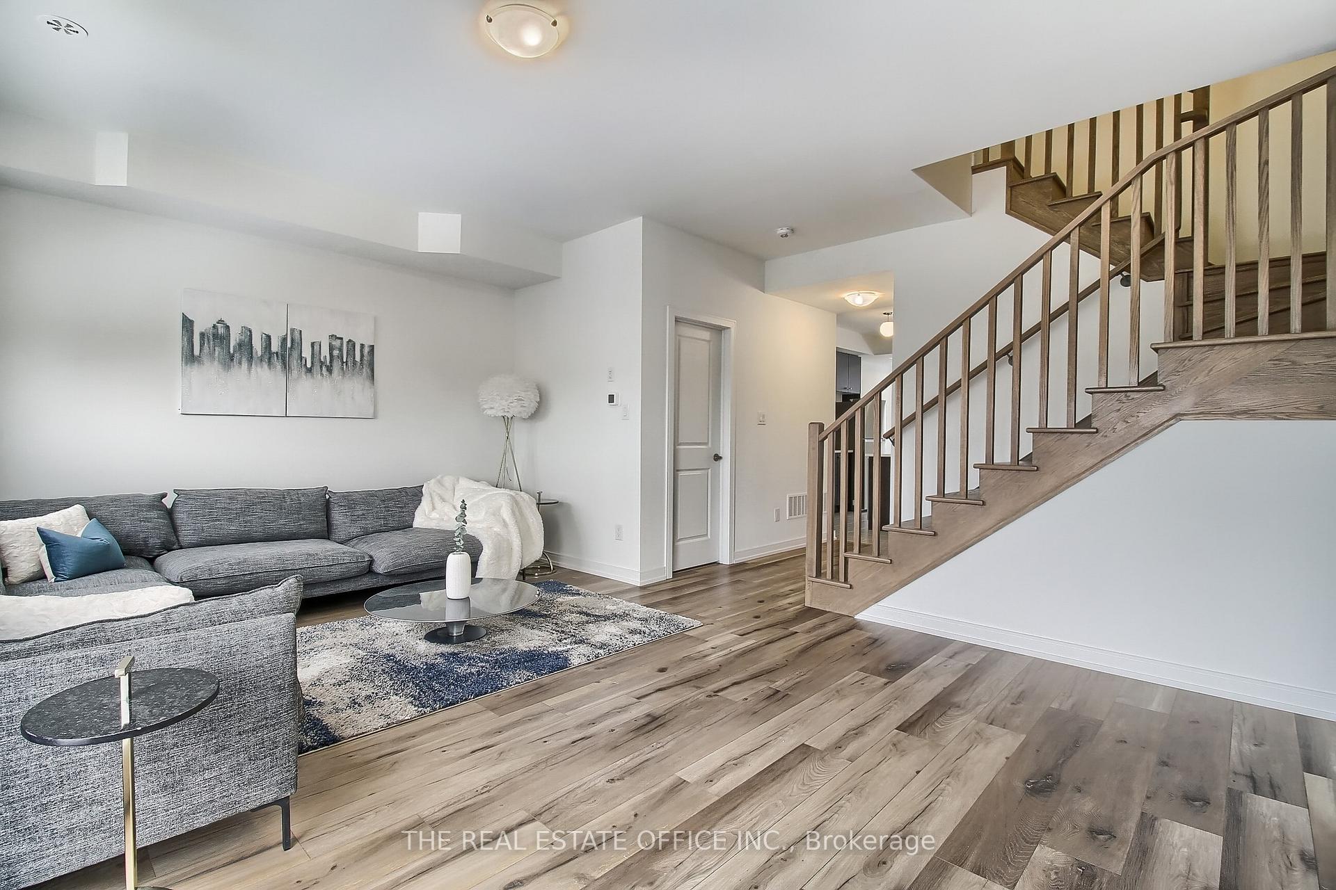 Photo 16 of 40 Blue Forest Crescent, Barrie, Innis-Shore — HOMEH