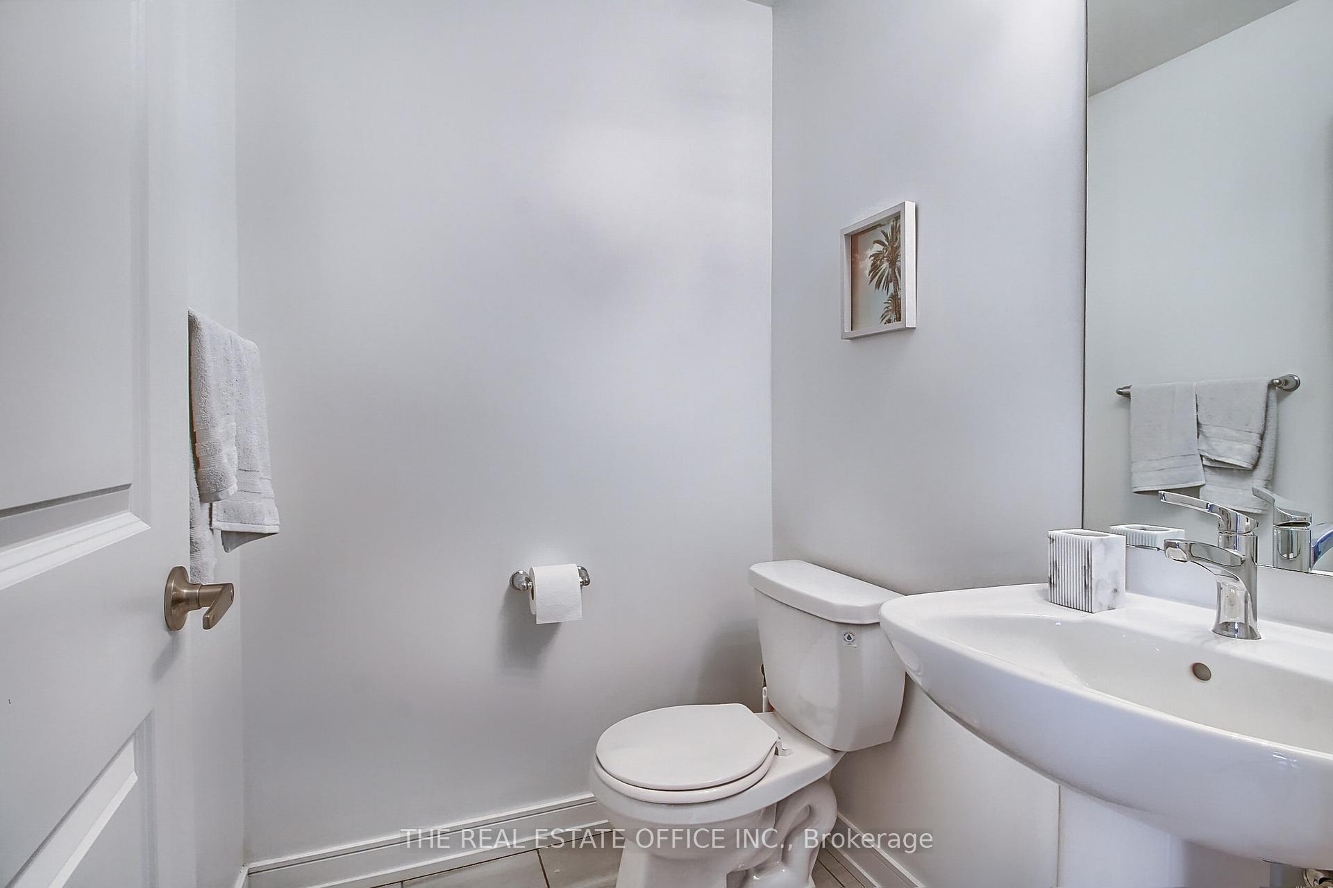 Photo 17 of 40 Blue Forest Crescent, Barrie, Innis-Shore — HOMEH
