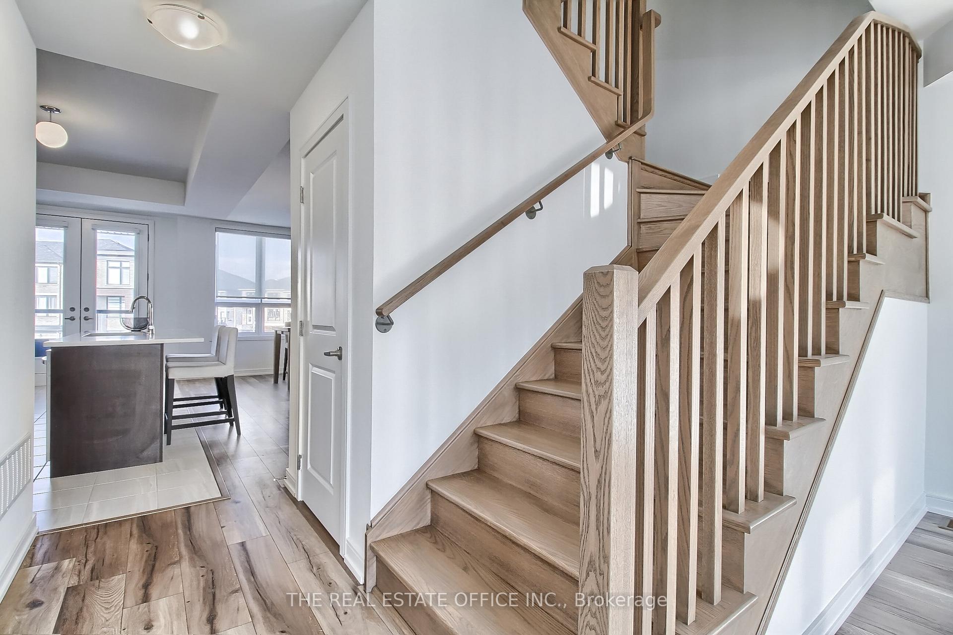 Photo 19 of 40 Blue Forest Crescent, Barrie, Innis-Shore — HOMEH