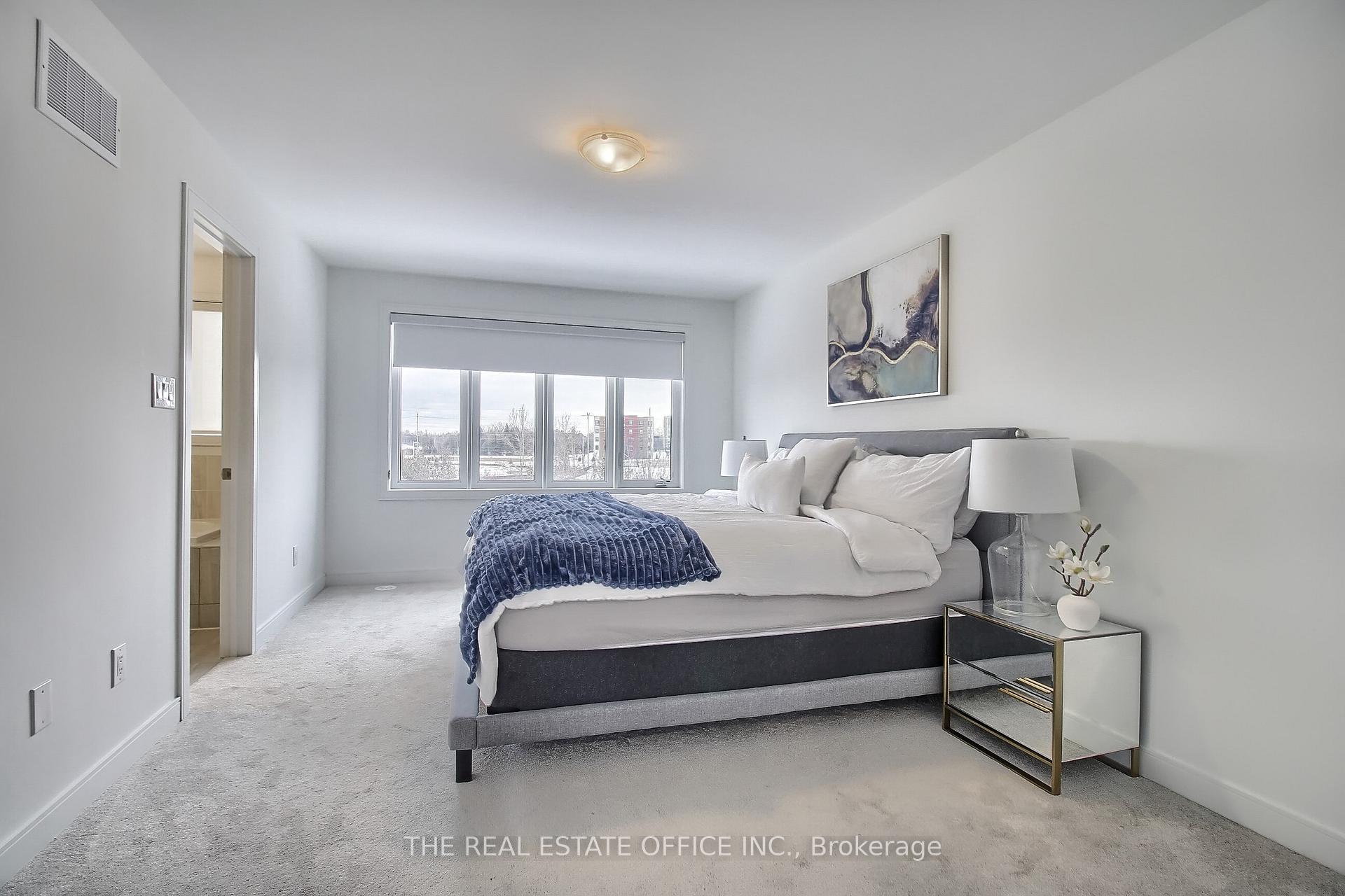 Photo 22 of 40 Blue Forest Crescent, Barrie, Innis-Shore — HOMEH