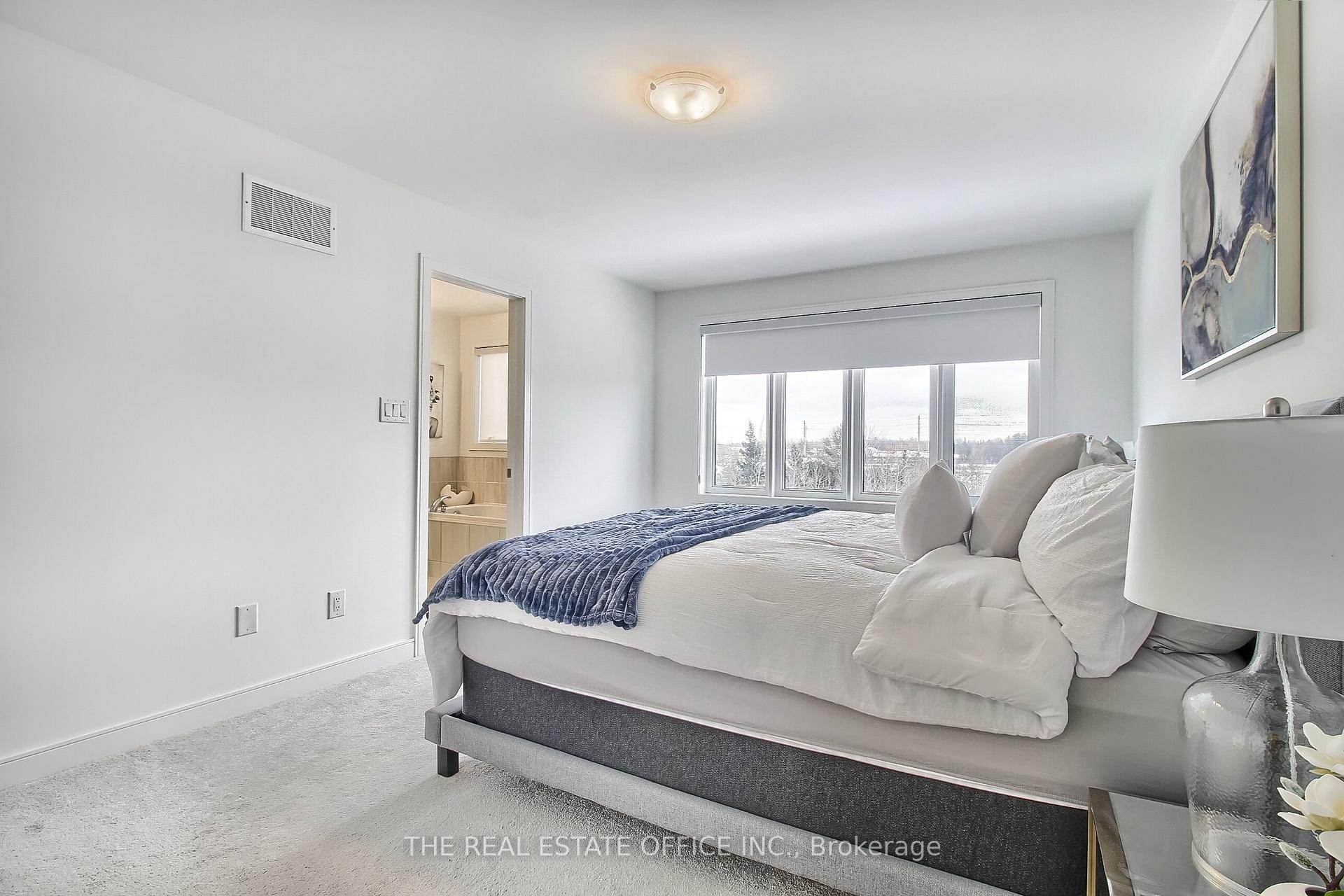 Photo 21 of 40 Blue Forest Crescent, Barrie, Innis-Shore — HOMEH