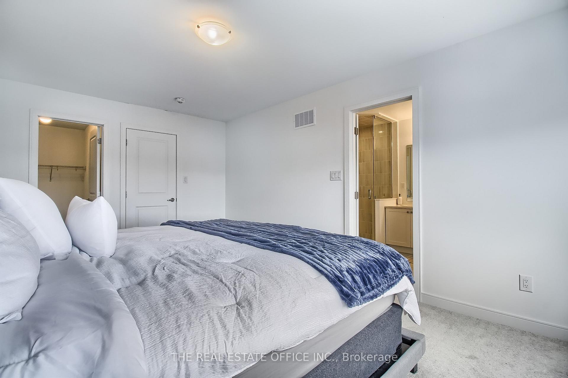 Photo 24 of 40 Blue Forest Crescent, Barrie, Innis-Shore — HOMEH