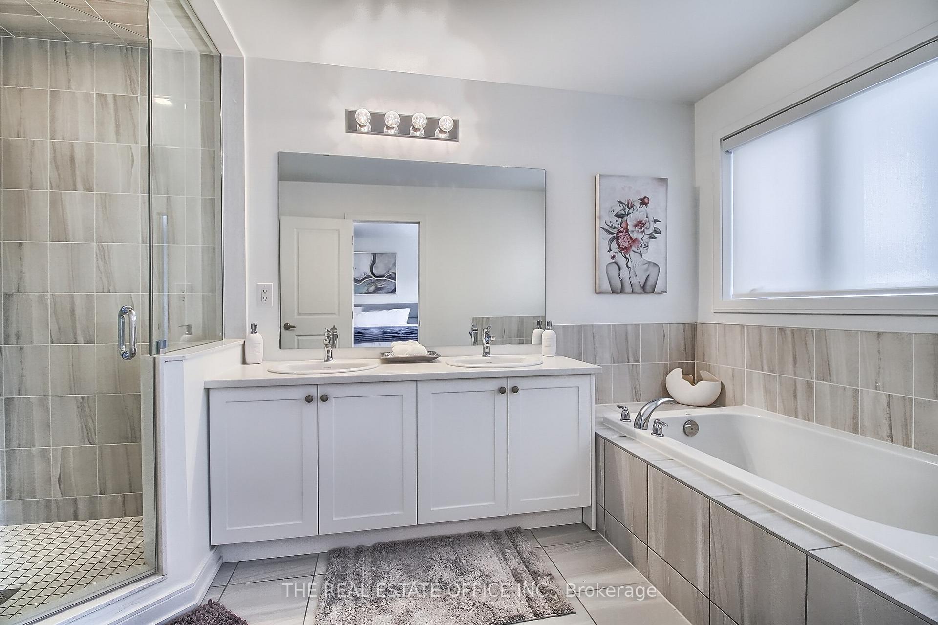 Photo 23 of 40 Blue Forest Crescent, Barrie, Innis-Shore — HOMEH