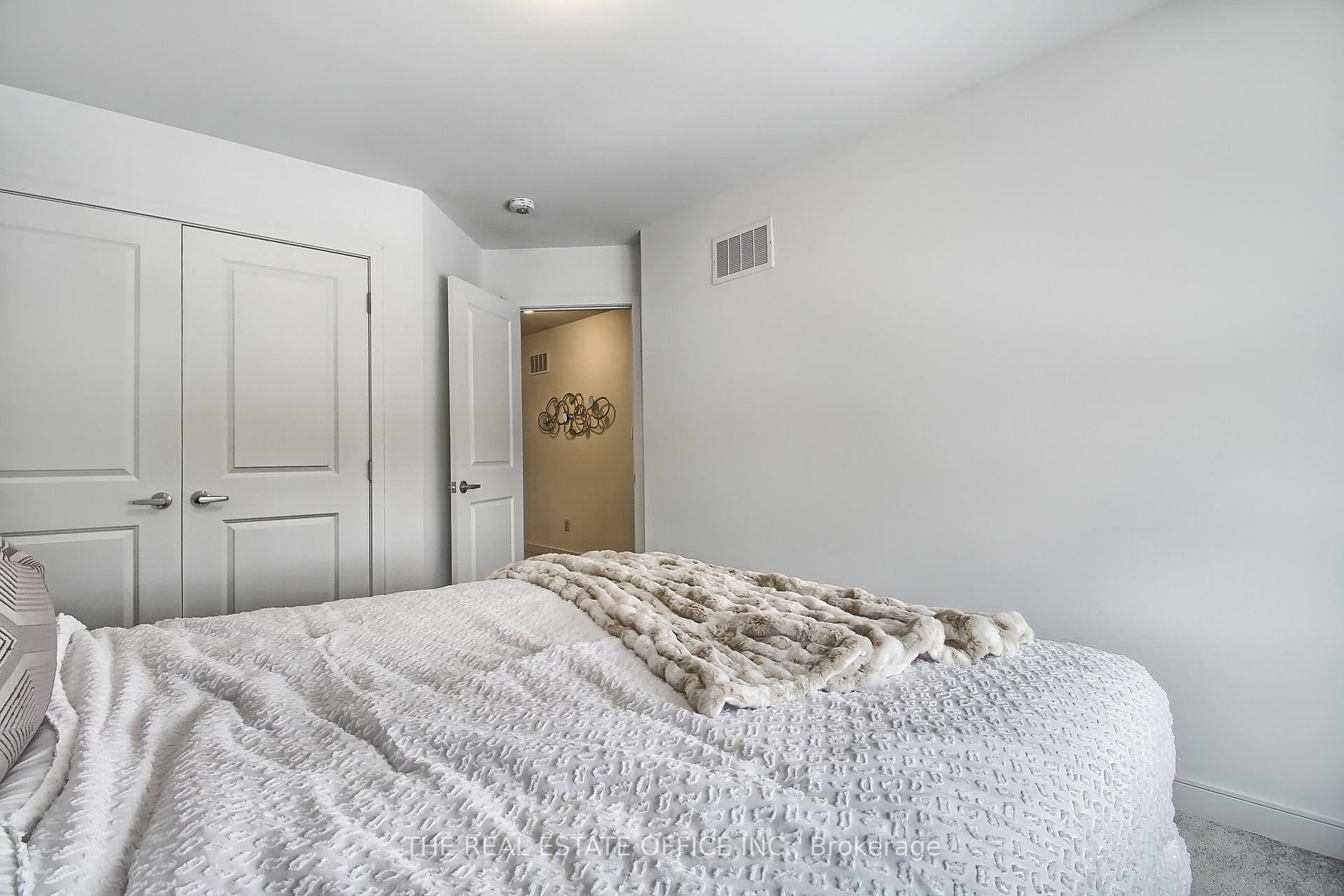 Photo 27 of 40 Blue Forest Crescent, Barrie, Innis-Shore — HOMEH