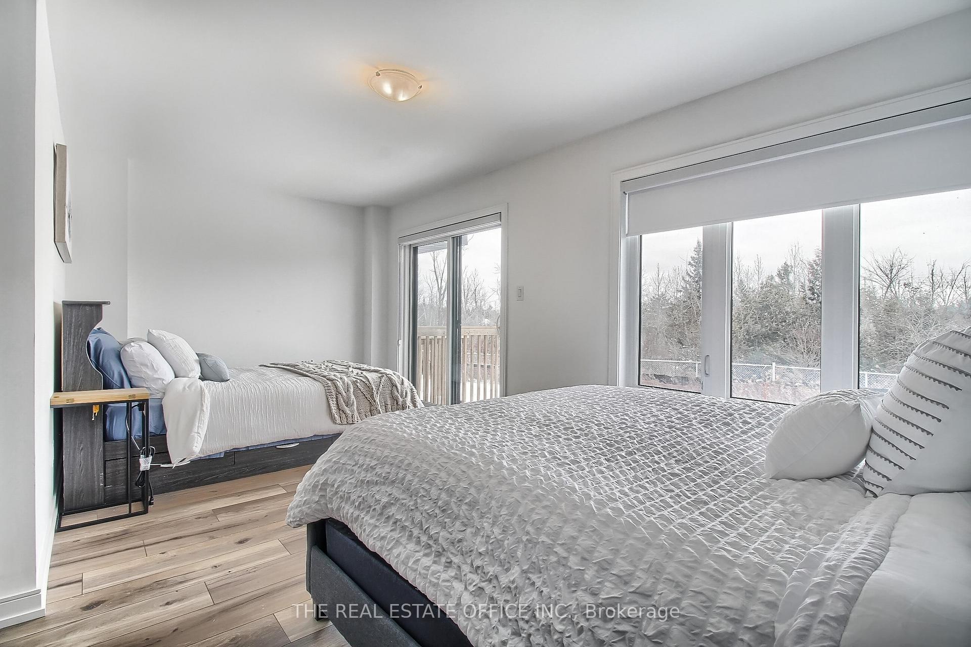 Photo 33 of 40 Blue Forest Crescent, Barrie, Innis-Shore — HOMEH