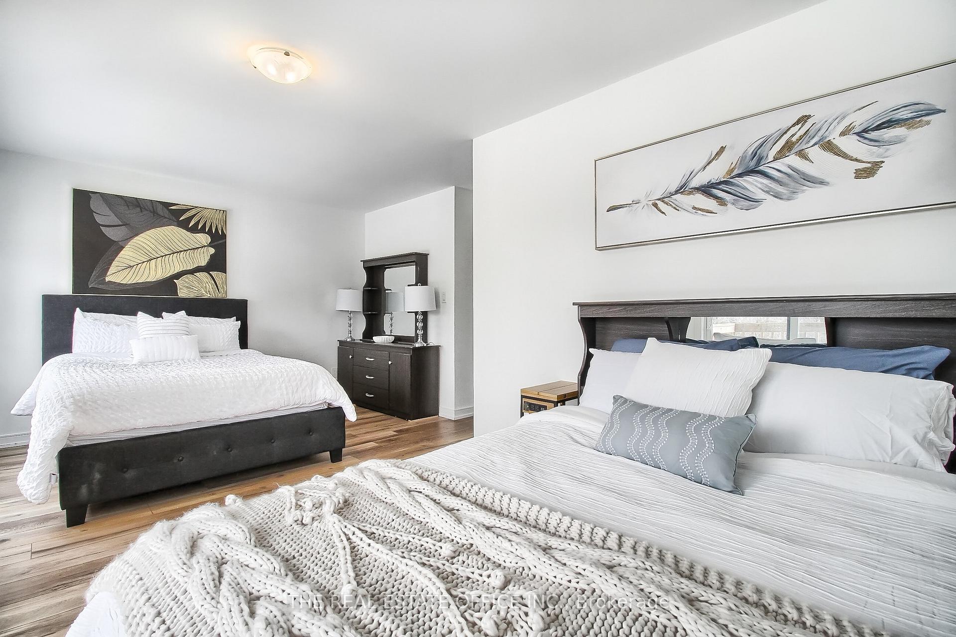 Photo 32 of 40 Blue Forest Crescent, Barrie, Innis-Shore — HOMEH