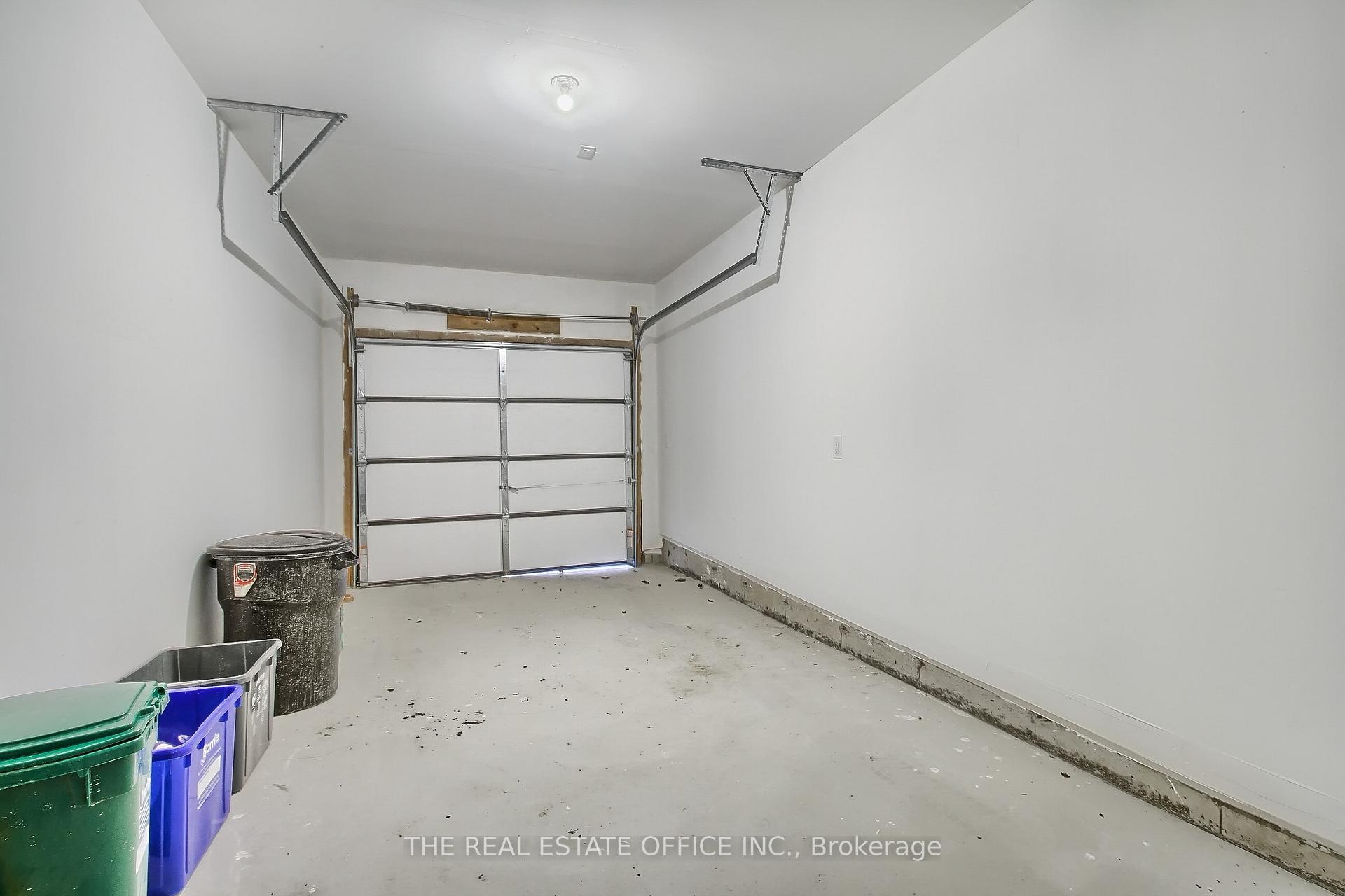 Photo 39 of 40 Blue Forest Crescent, Barrie, Innis-Shore — HOMEH